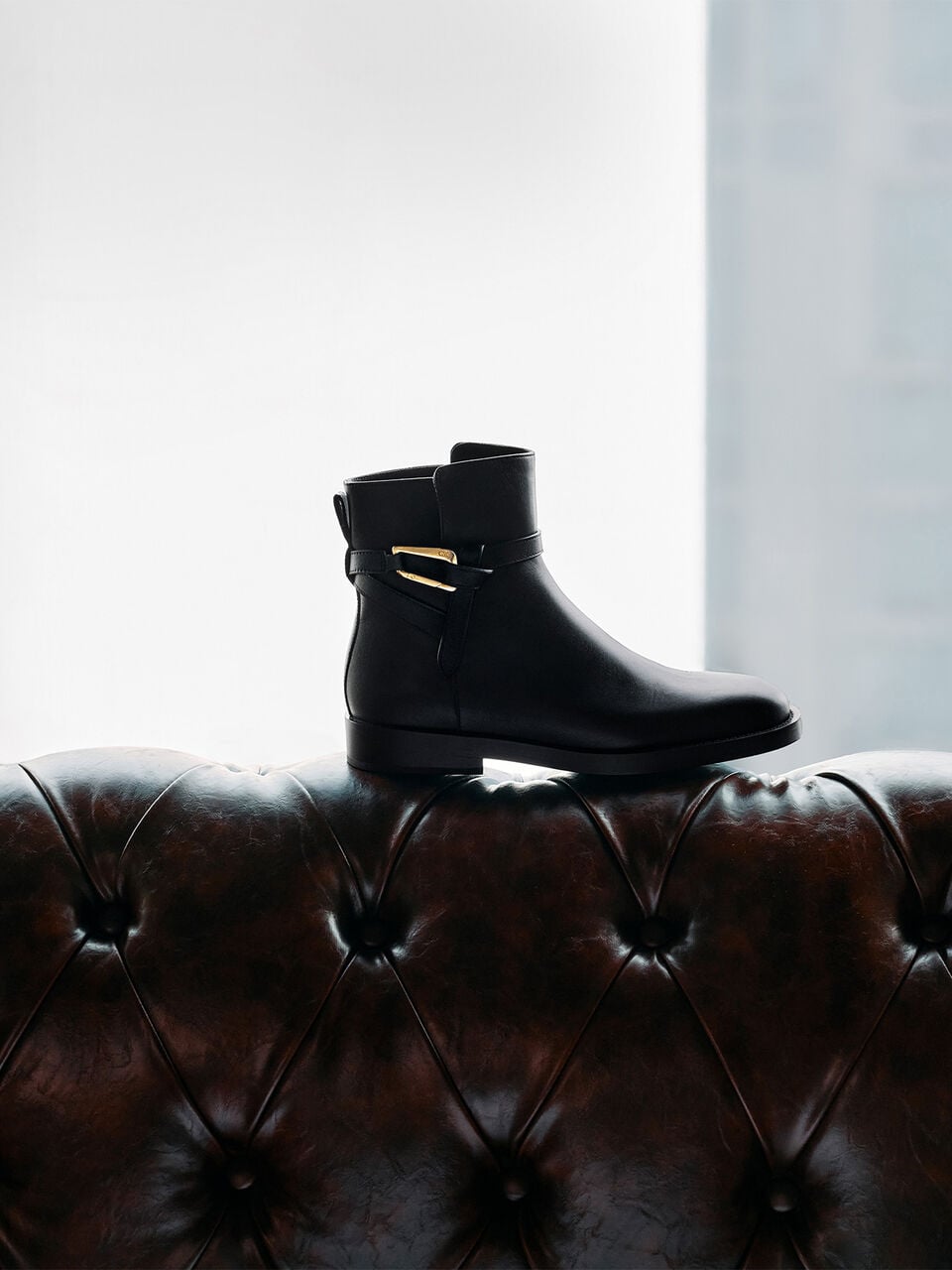Daena デイナ レザー メタリックアクセント アンクルブーツ - CHARLES & KEITH