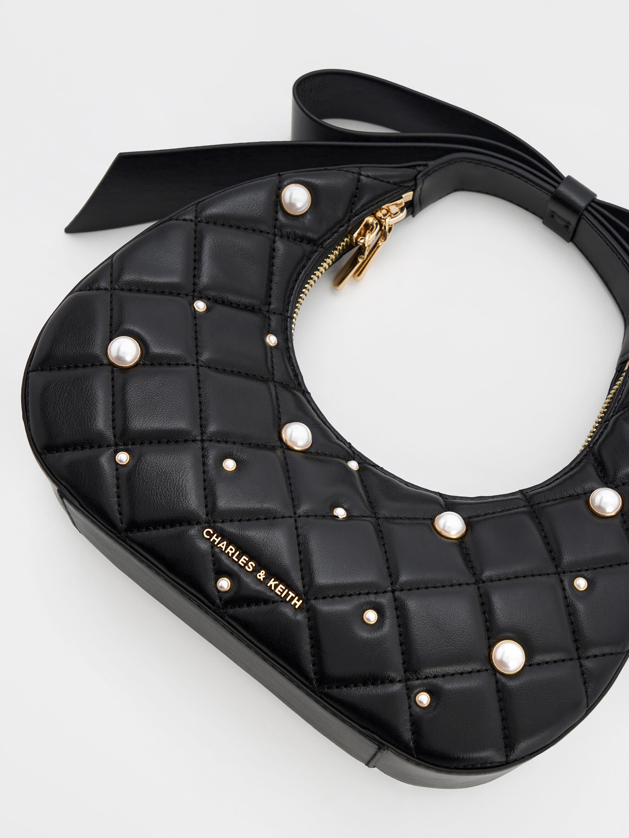 【希少】CHARLES & KEITH キルトパール ミニハンドバッグ ブラック Janie ジェイニー キルトパールエンベリッシュドボウハンドル