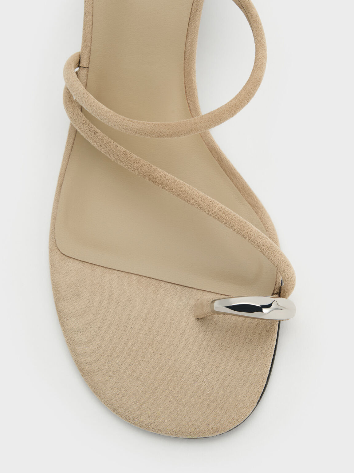 Raina レイナ メタリックアクセント ストラッピートゥリングヒールサンダル, グレージュ, hi-res