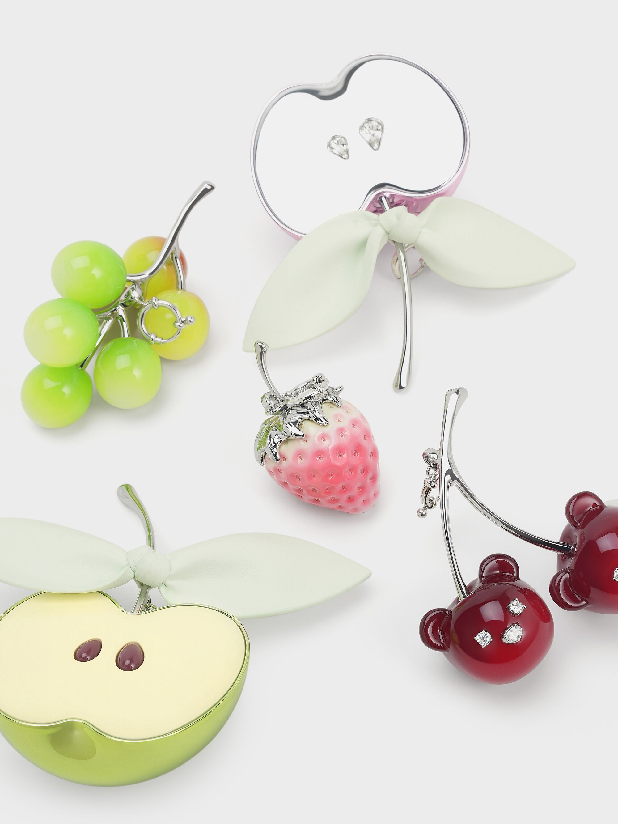 8月中の出品となります❗️★新品★45R【アンリークイール】チャーム チェリーベア チャーム - マルチ | CHARLES & KEITH (チャールズアンド