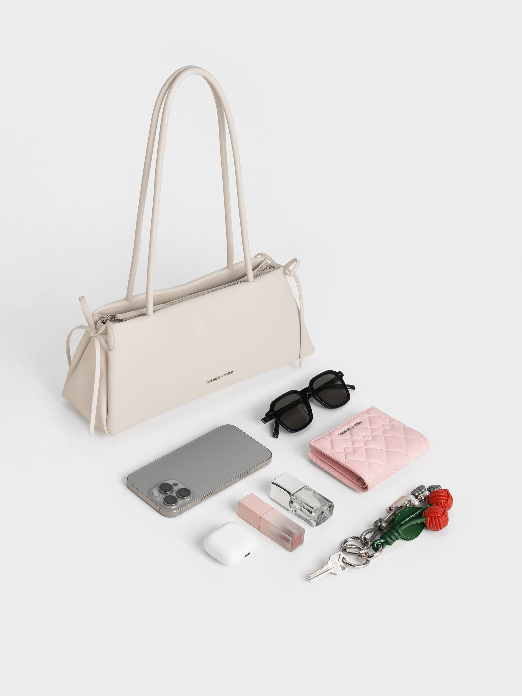 【出品準備中】CHARLES&KEITH ショルダーバッグ ホワイト/ベージュ 美品】CHARLES & KEITH ショルダーバッグ ホワイト 備品付き - メルカリ