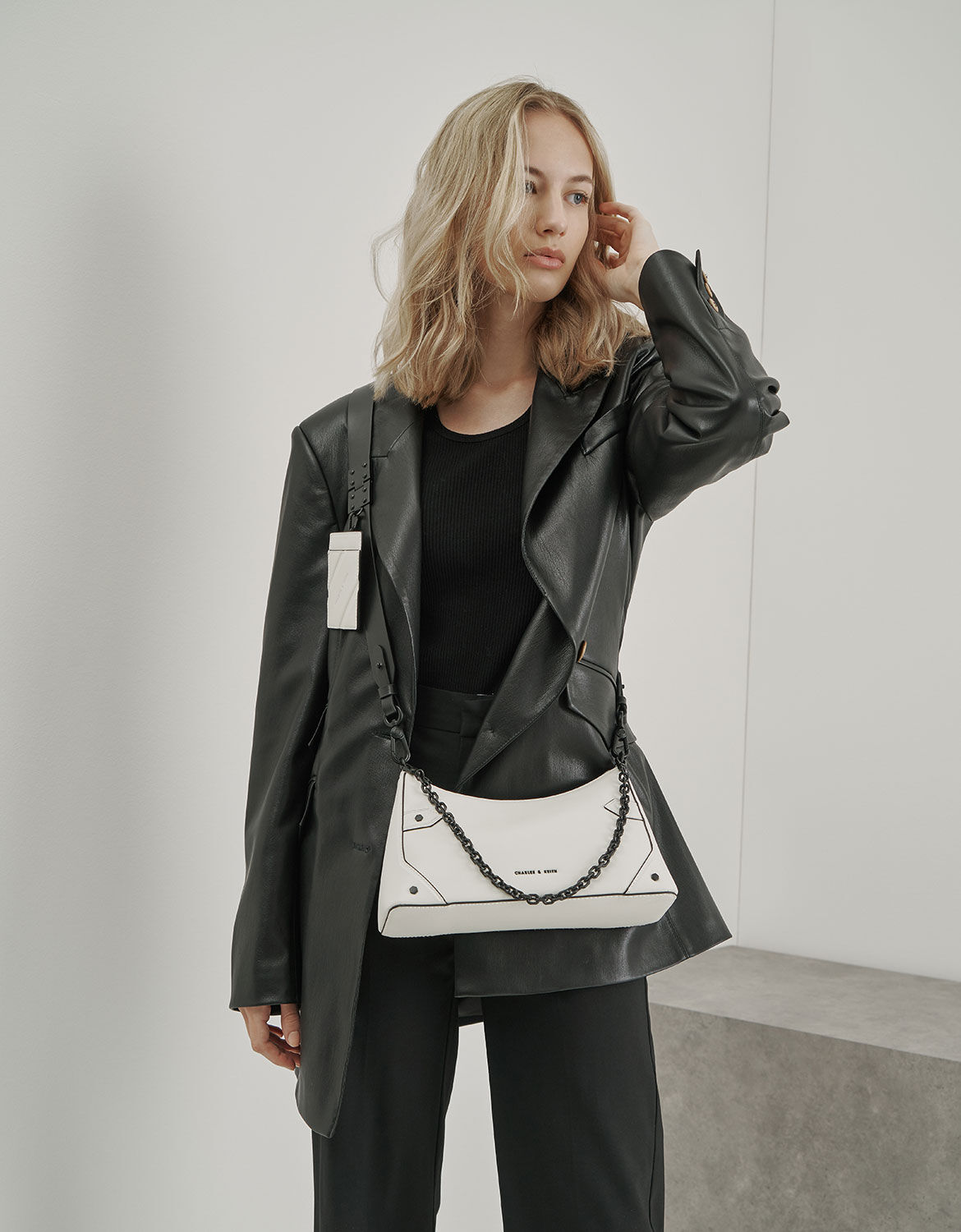 チェーンハンドルバッグ - ホワイト | CHARLES & KEITH