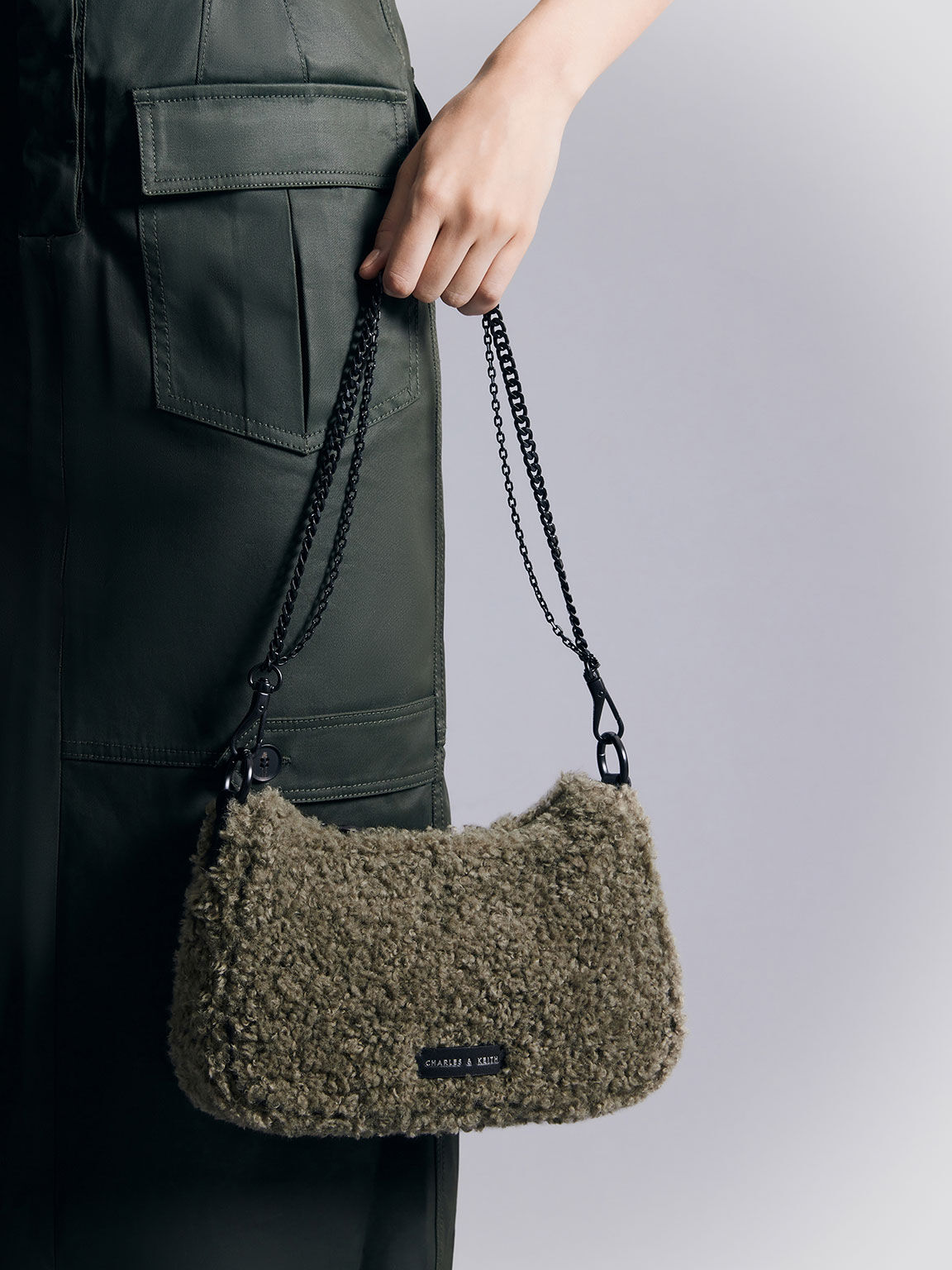 Philomena フィロメナ ファーリーチェーンストラップクロスボディバッグ, カーキ, hi-res