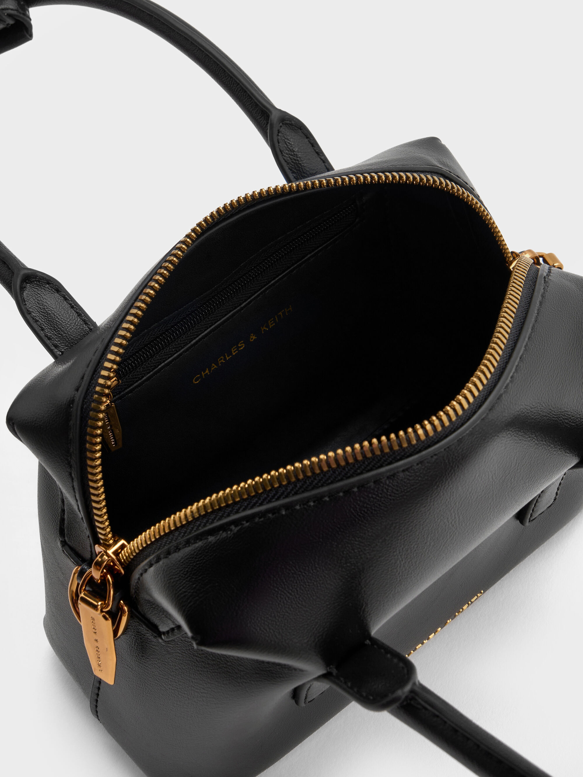 CHARLES & KEITH ブラックバッグ バッグ(レディース) - ブラック | CHARLES & KEITH (チャールズ