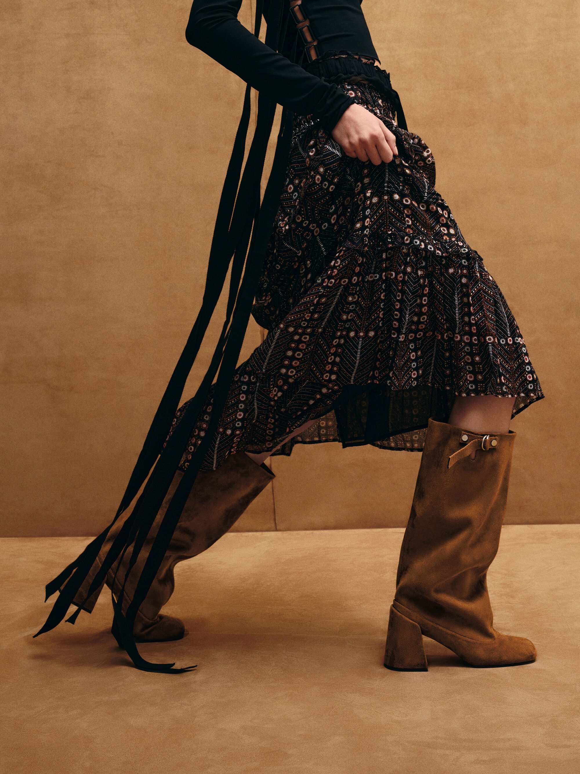 Robbie ロビー スラウチーブロックヒールロングブーツ - ブラウン Robbie ロビー スラウチーブロックヒールロングブーツ - ブラウン