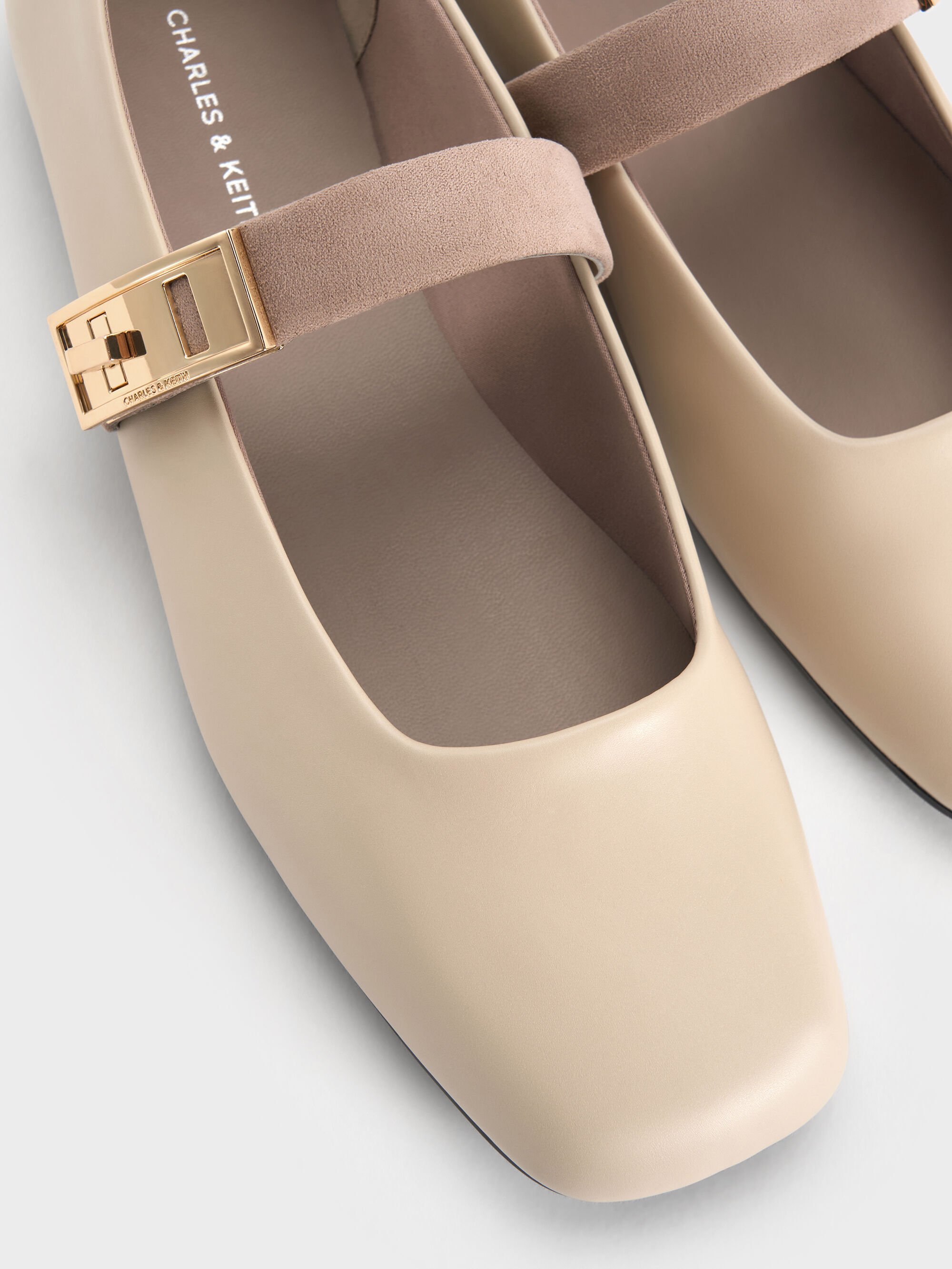 Lando ランド メタリックバックルメリージェーンフラット - チョーク