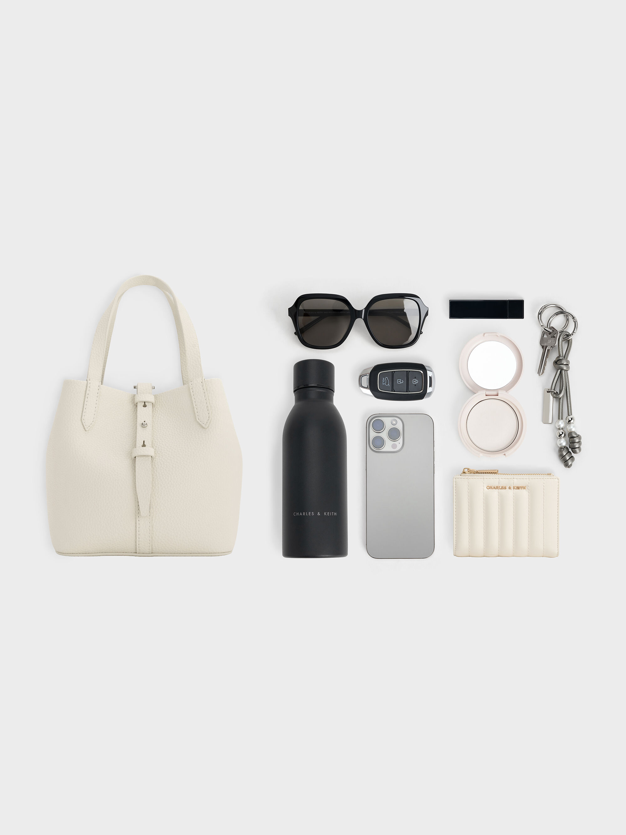 Beryl ベリル リサイクルレザーバケツバッグ - クリーム | CHARLES