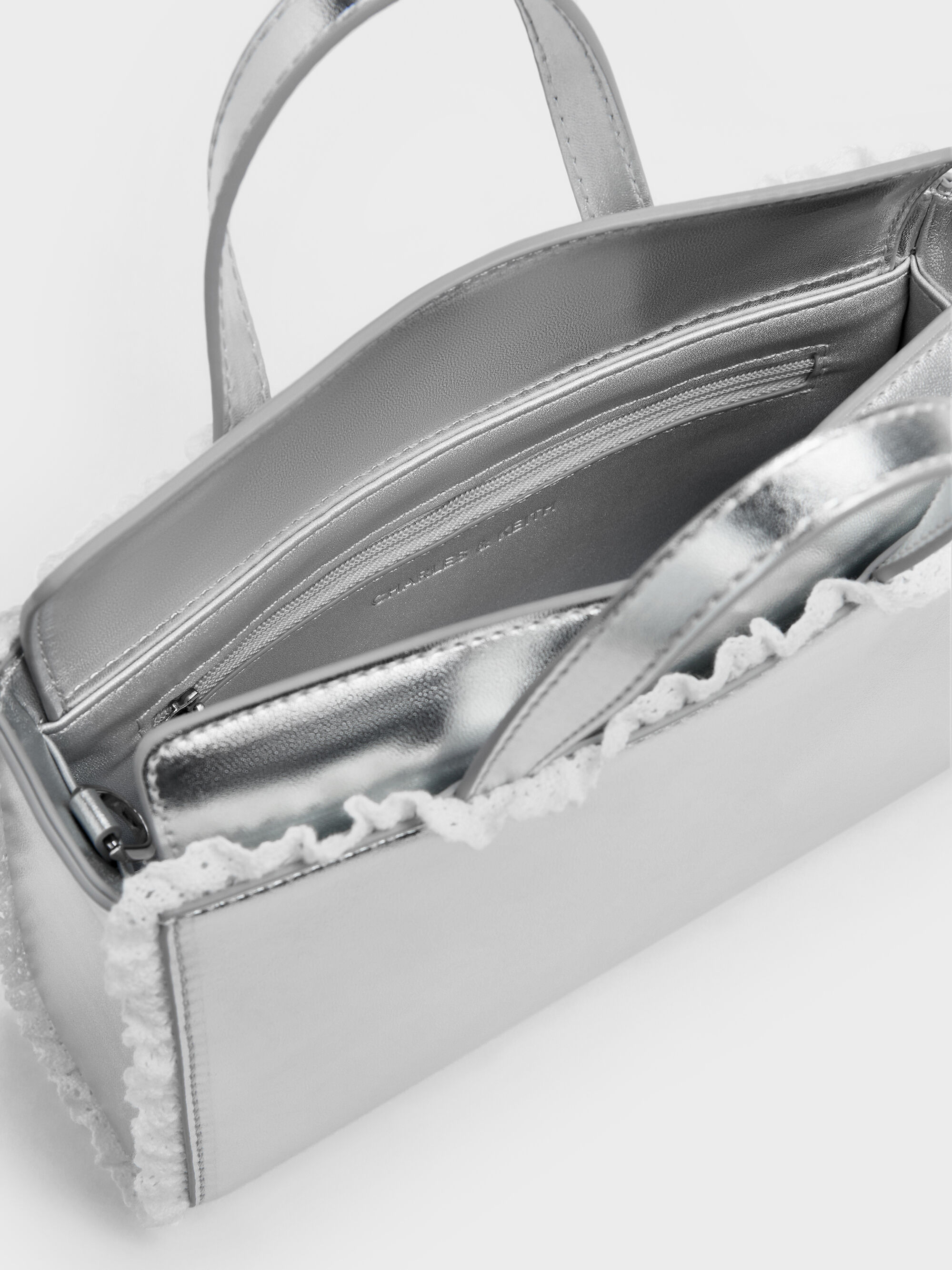 Raina レイナ レーストリム トートバッグ - シルバー | CHARLES