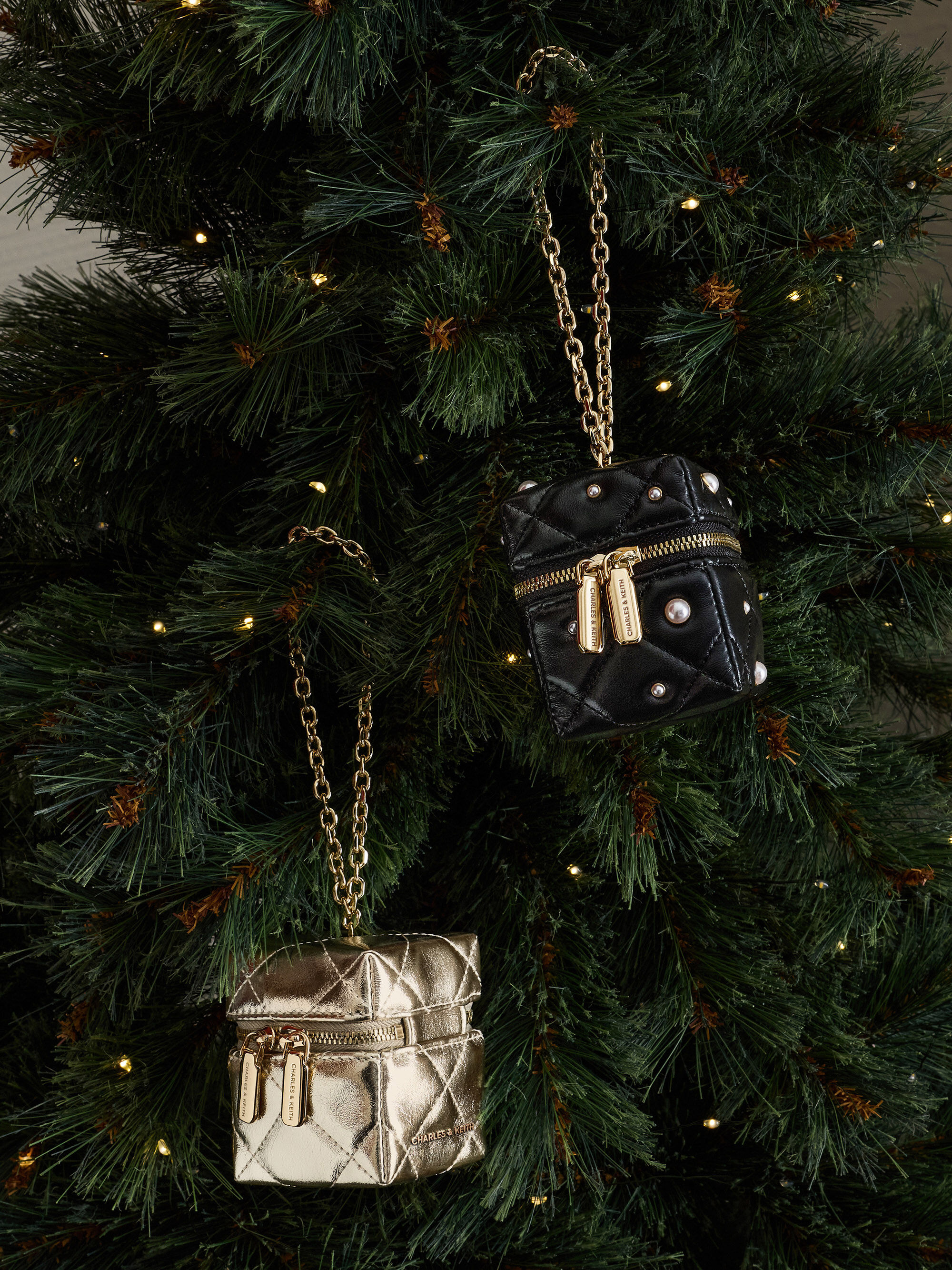 Janie マイクロジェイニー キルトチェーンハンドルボクシーポーチ