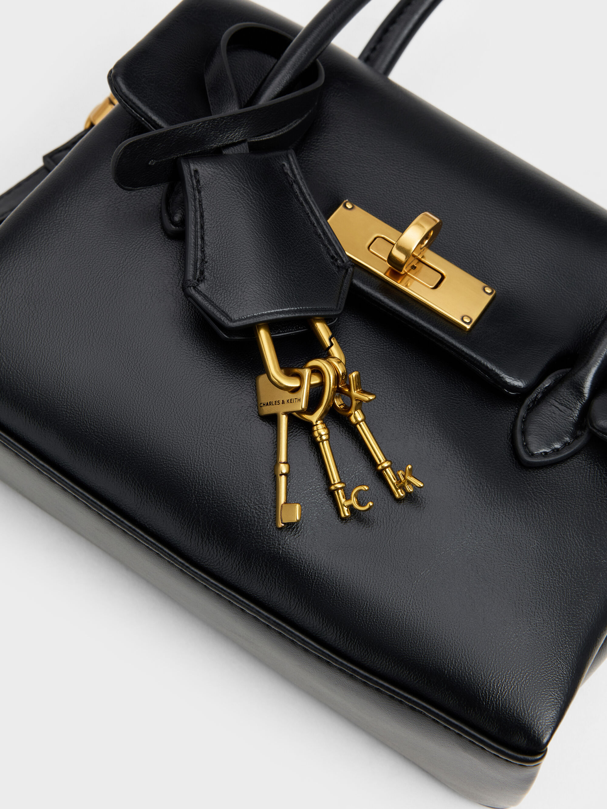 Kerry ミニケリー ボクシートートバッグ - ブラック | CHARLES & KEITH