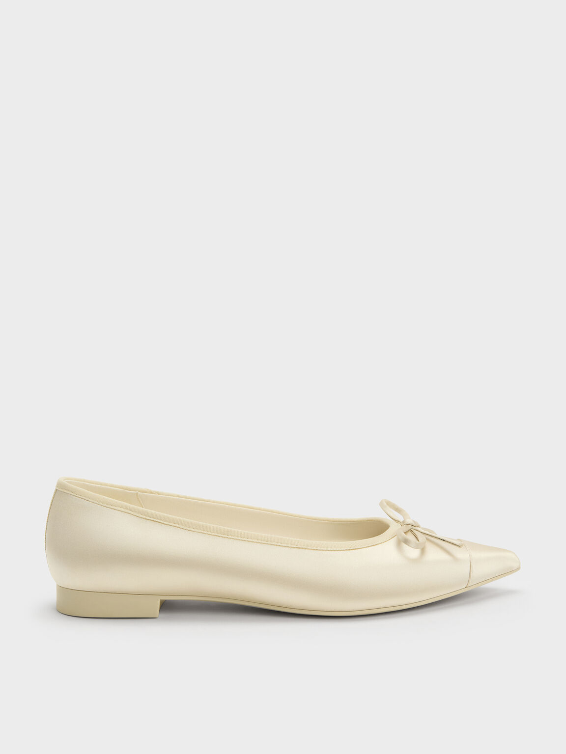 Briella ブリエラ サテンキャップトゥ フラット, クリーム, hi-res