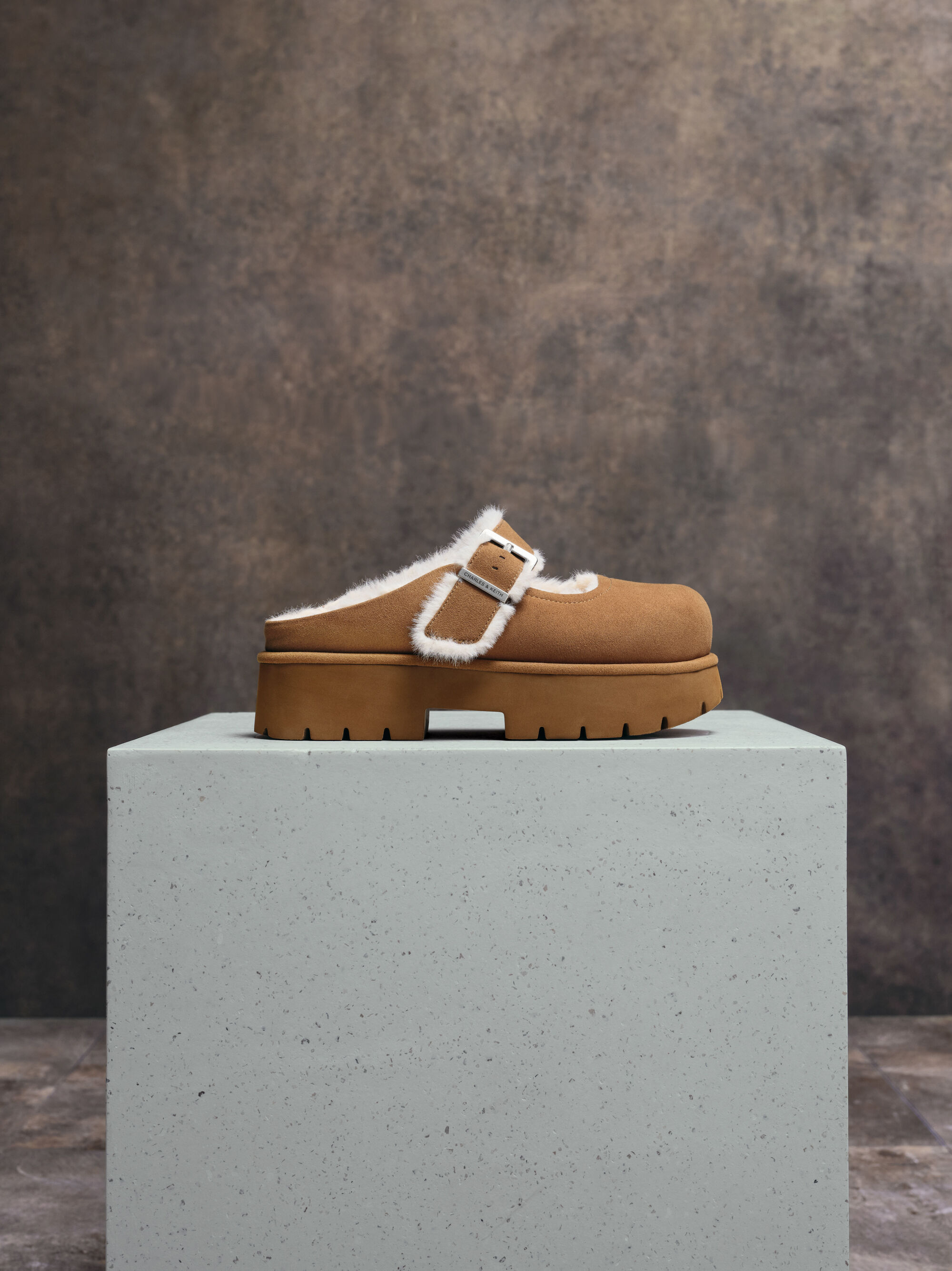 Bergen ベルゲン テクスチャーファートリムバックルプラットフォーム