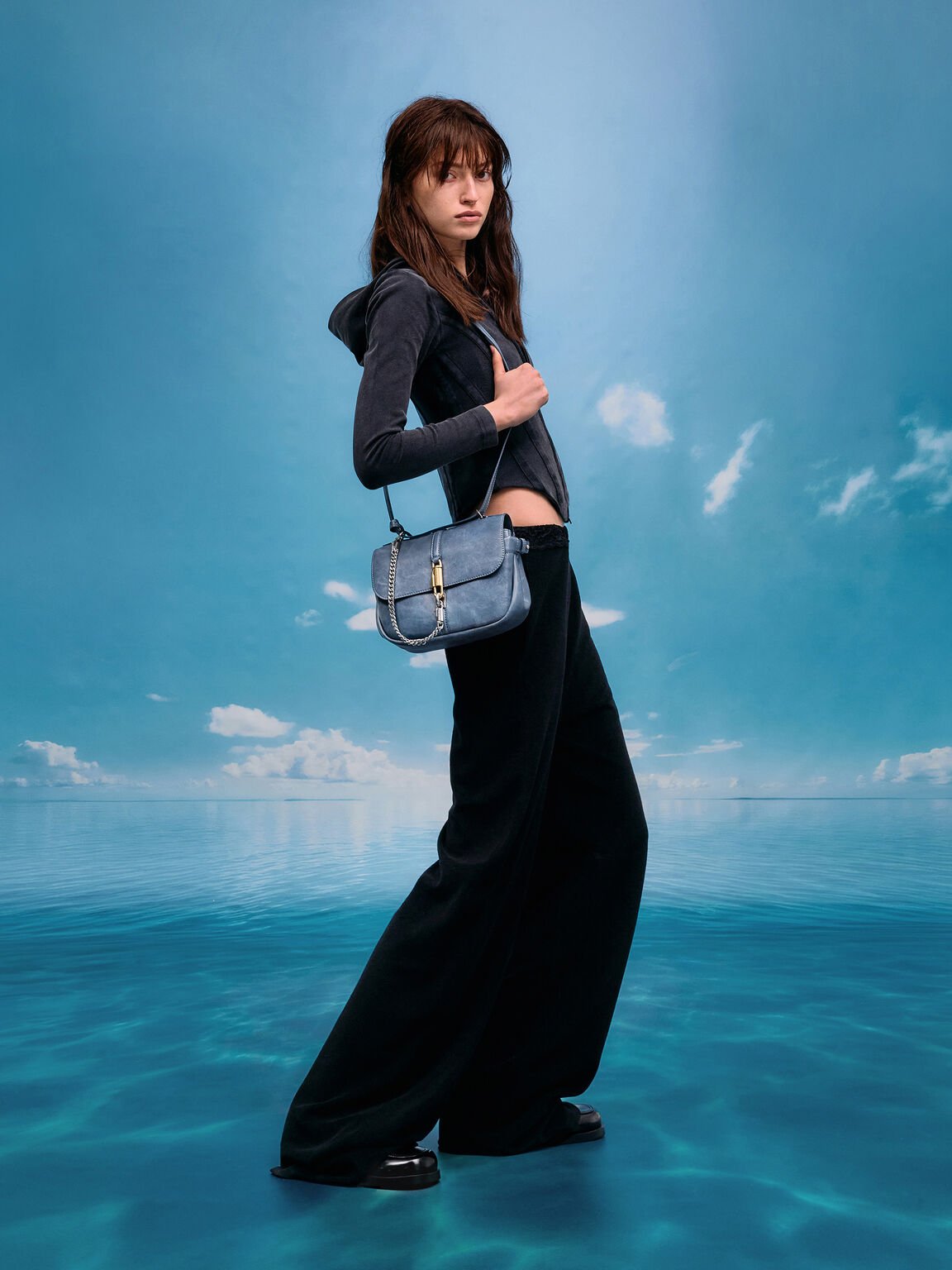 Delfina デルフィナ チェーンクロスボディーバッグ, ディストレスドミッドナイトブルー, hi-res