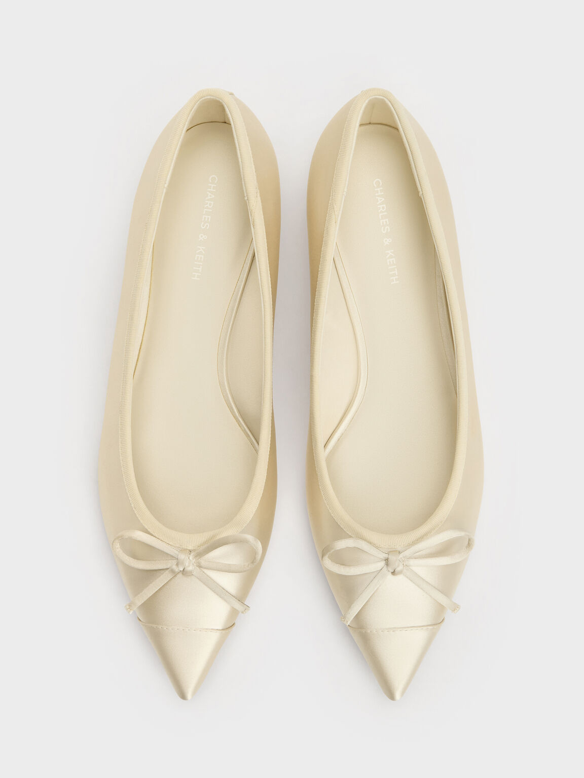 Briella ブリエラ サテンキャップトゥ フラット, クリーム, hi-res
