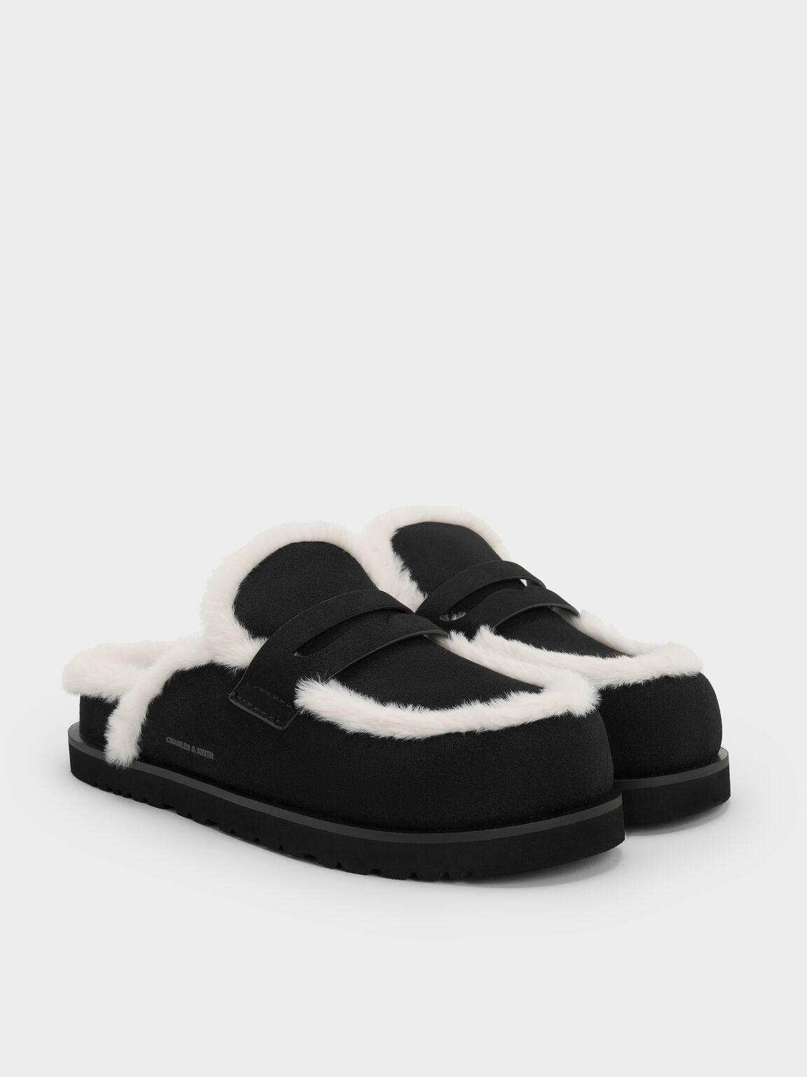 テクスチャー ファーフラットフォームミュール, ブラックテクスチャード, hi-res