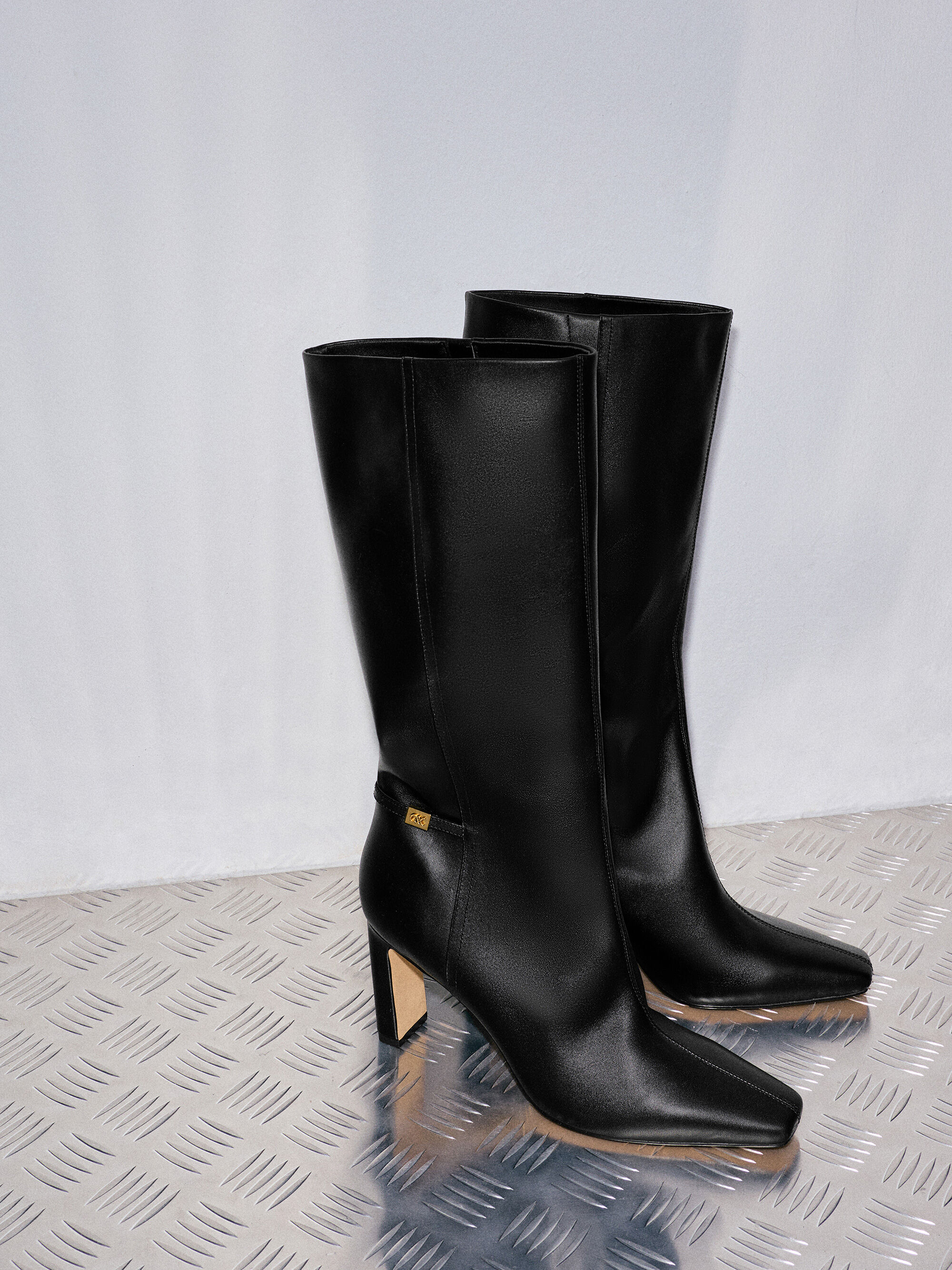 Georgina ジョージナ レザーテーパードスクエアトゥブレードヒール