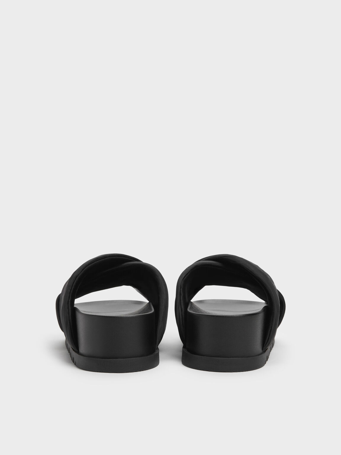 サテン エンブロイダリーフラワー クロスオーバー サンダル, ブラックテクスチャード, hi-res