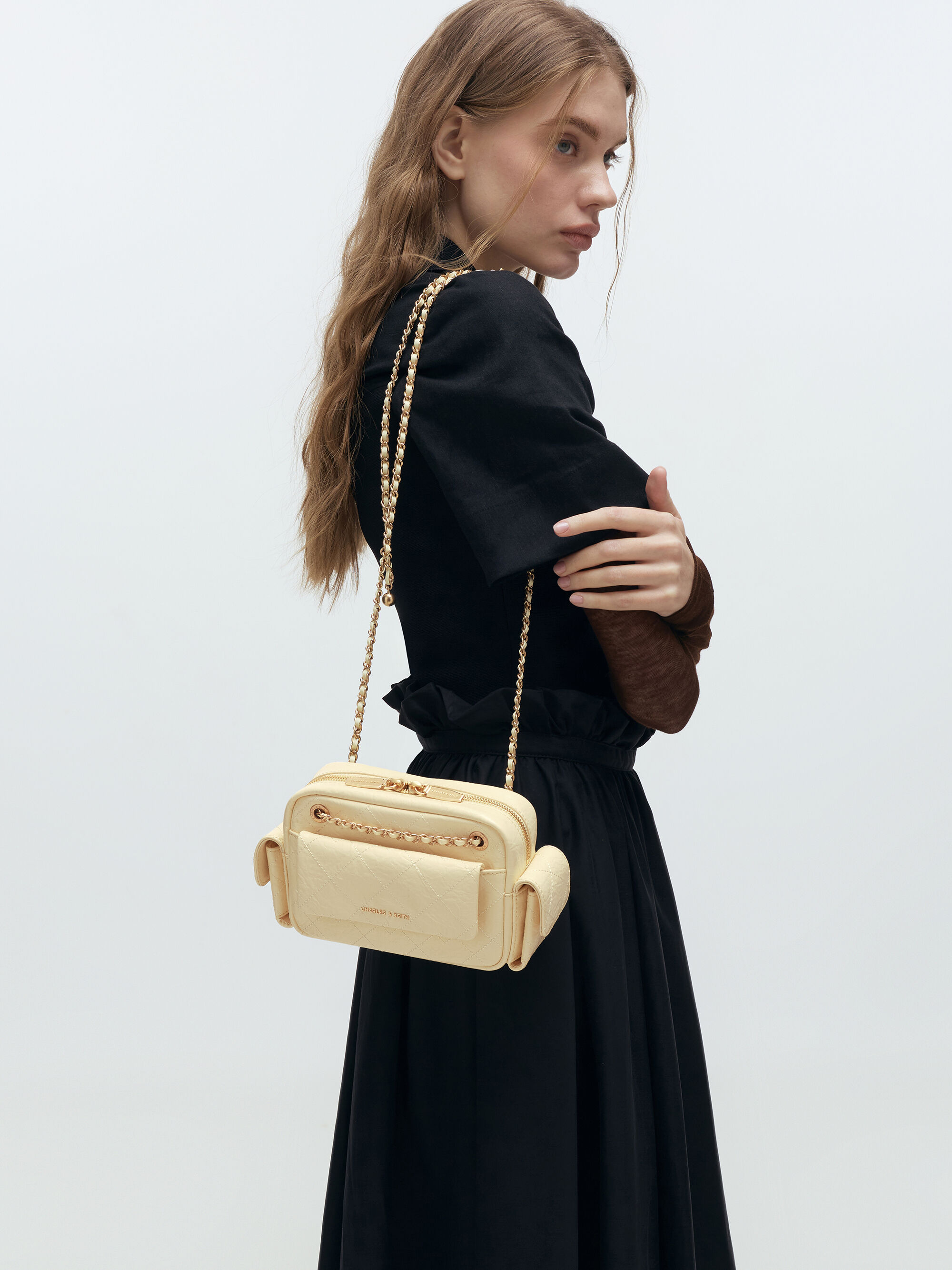 Duo ドゥオ キルトクロスボディーバッグ - バターイエロー | CHARLES