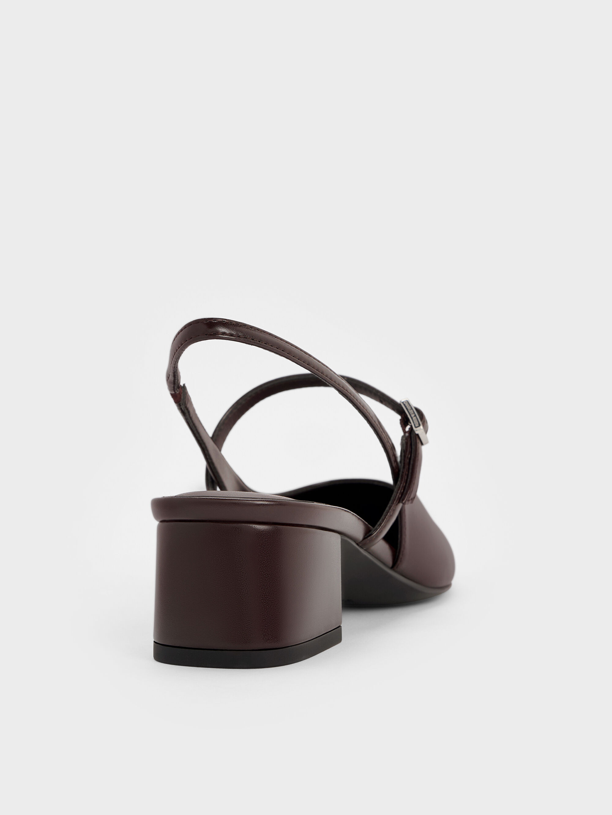 トレンドを着る： スリングバックシューズ(レディース