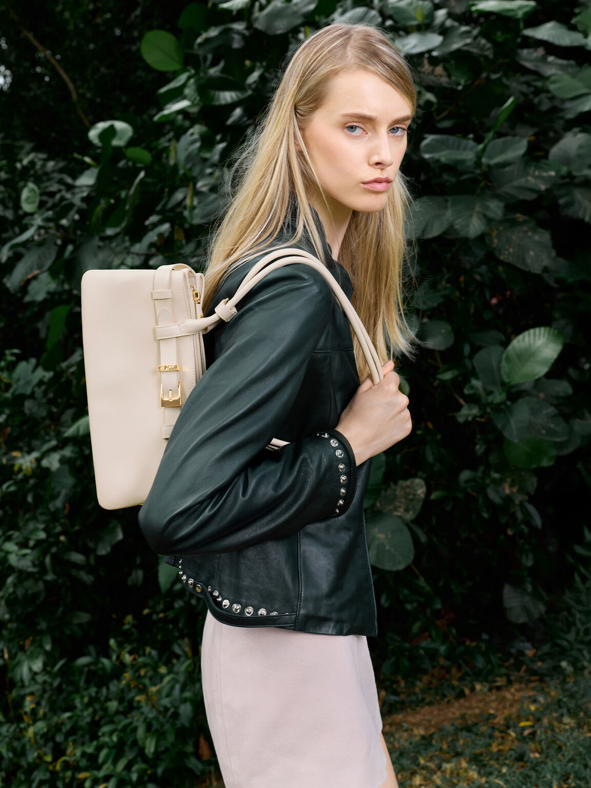 Jody レザーベルト ショルダーバッグ, アンティークチョーク, hi-res