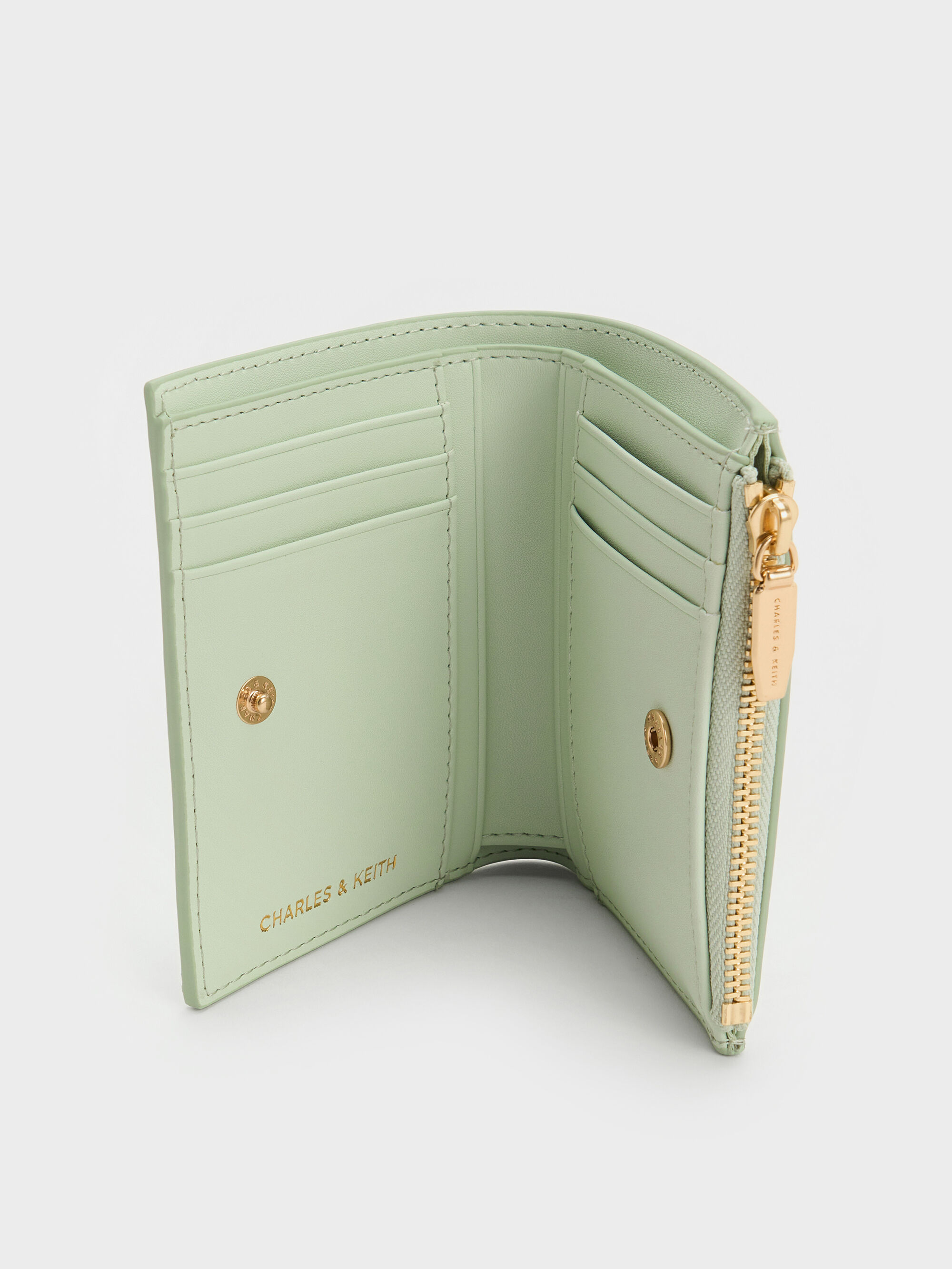 CHARLES & KEITH 三つ折り財布 アボカド CHARLES & KEITH ブレアメタリックアクセント ショートウォレット 【再