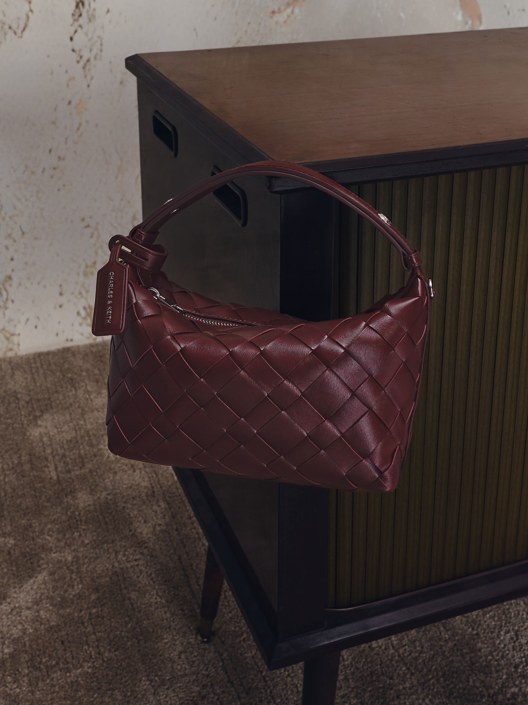 Ivette イヴェット ウーブンショルダーバッグ - ワインベリーレッド