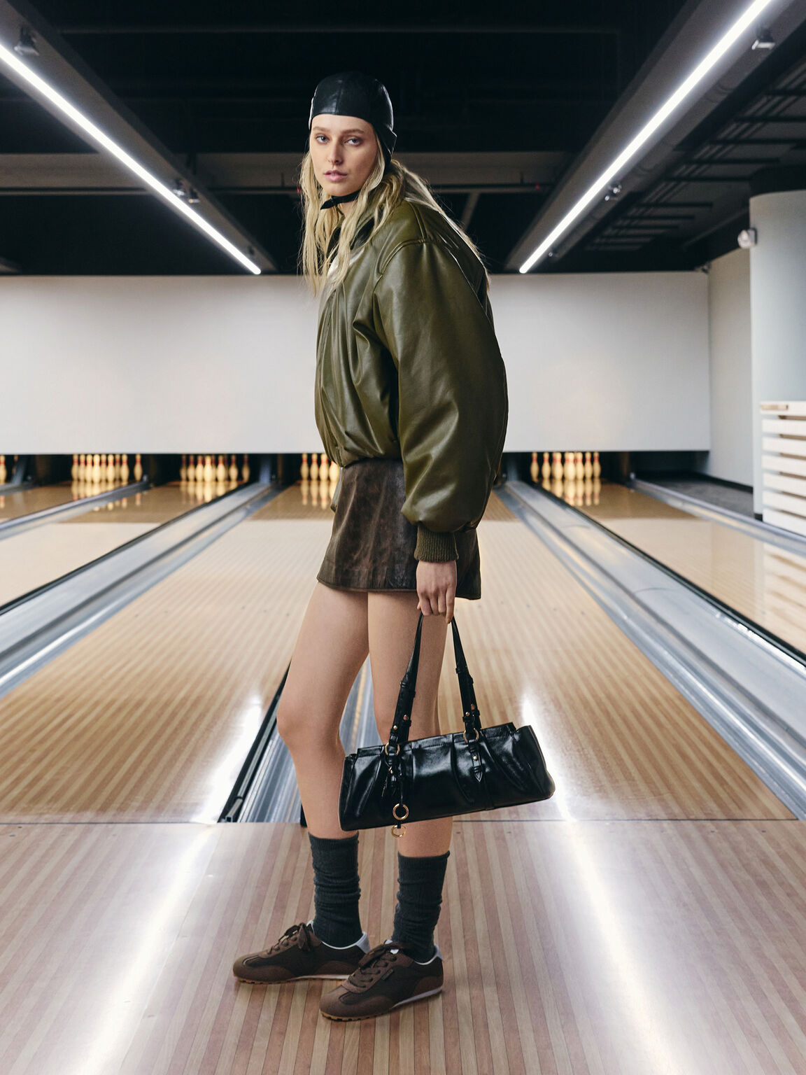 Britton ブリットン ルーシュドイロンゲイトショルダーバッグ, ブラック, hi-res