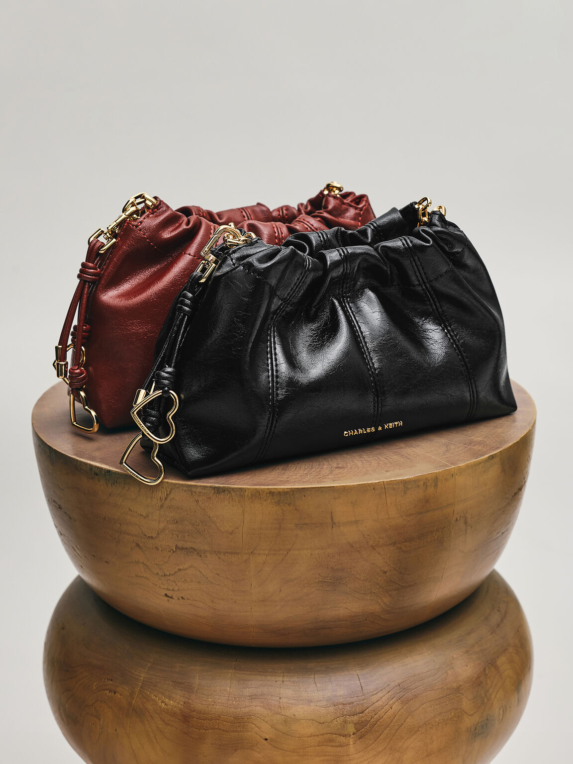 Ciara シアラ ルーシュドクロスボディーバッグ, ブラック, hi-res