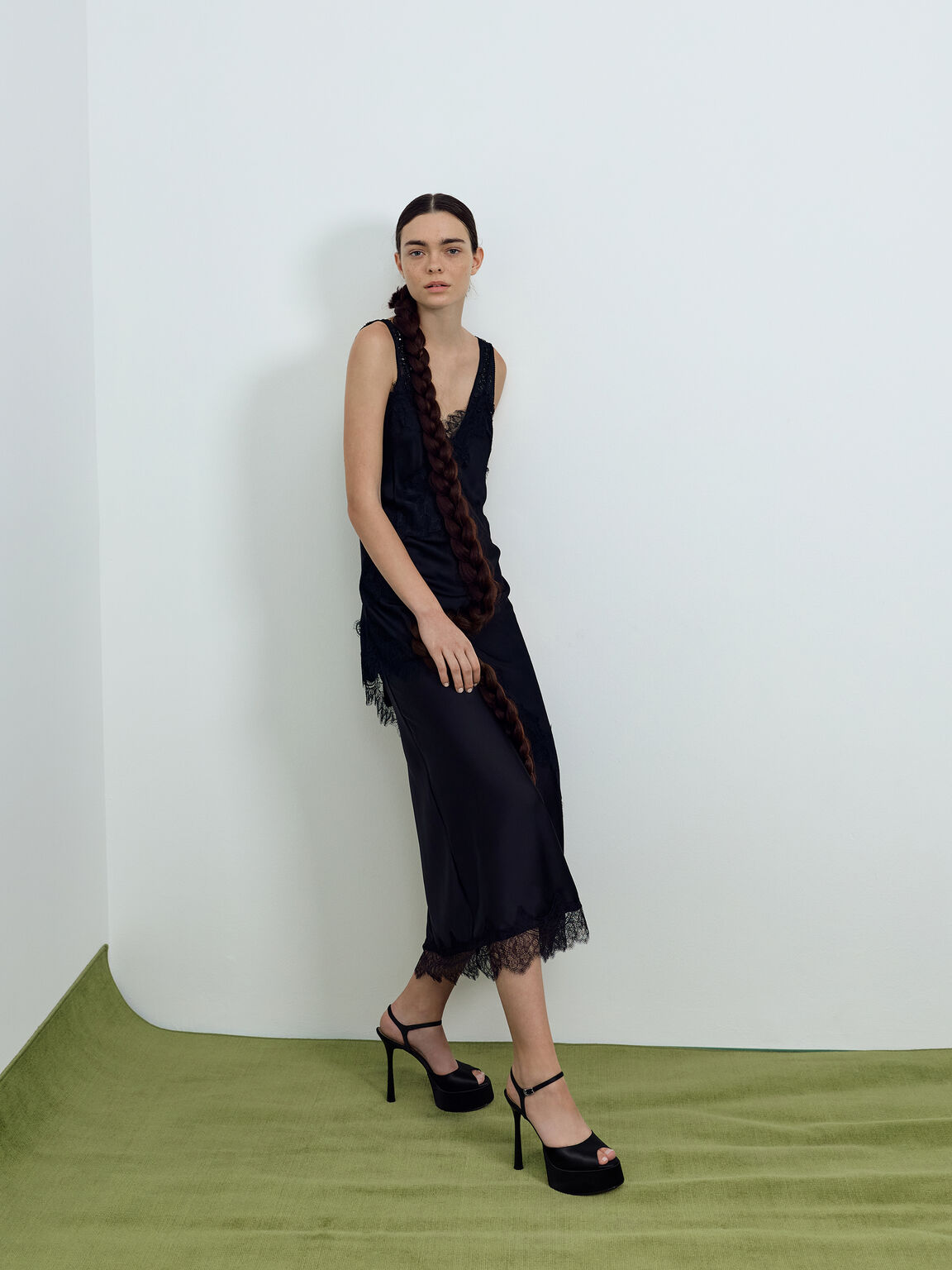 Francesca フランチェスカ ピープトゥ プラットフォームヒール, ブラックテクスチャード, hi-res