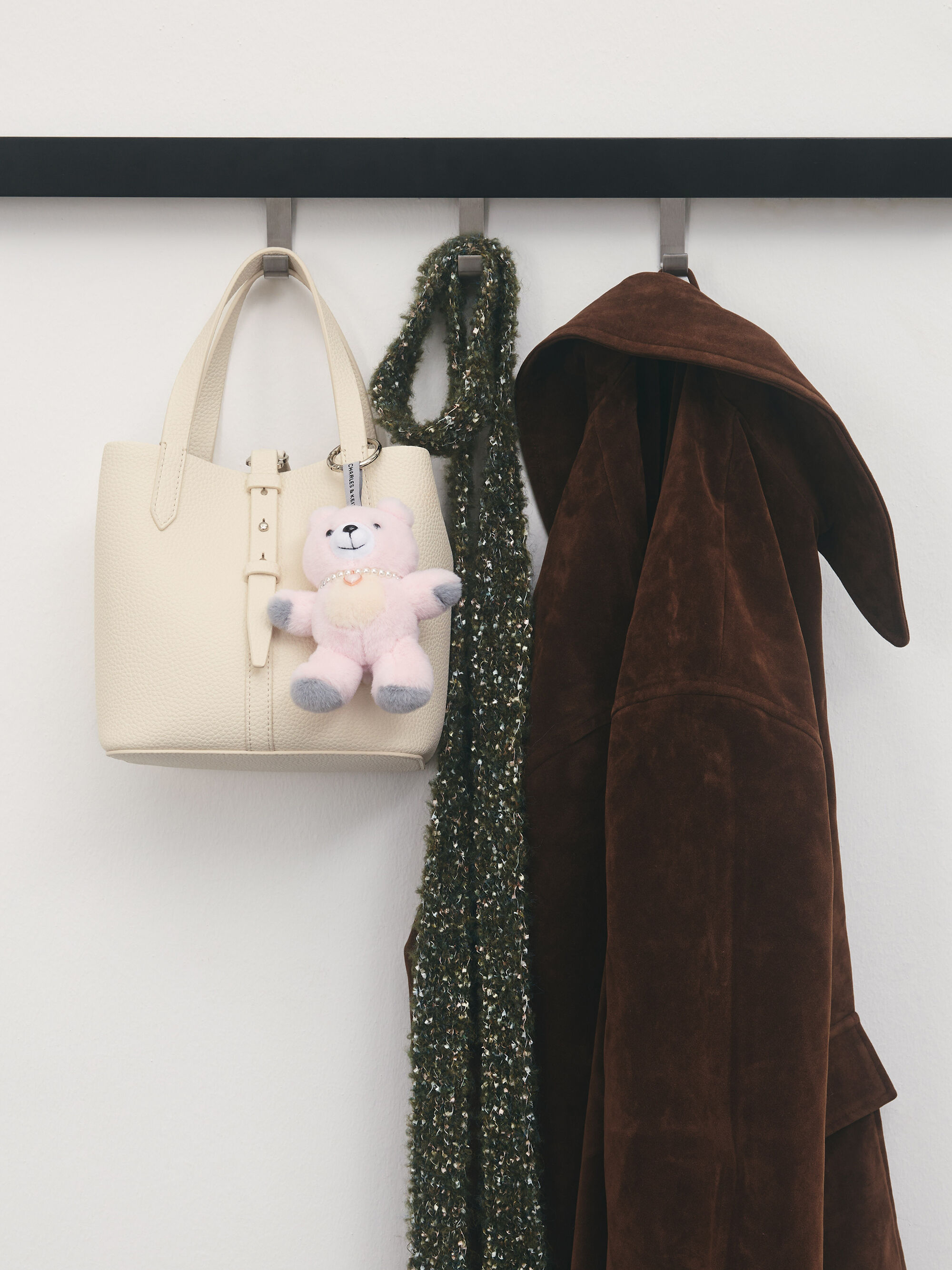 Beryl ベリル リサイクルレザーバケツバッグ - クリーム | CHARLES