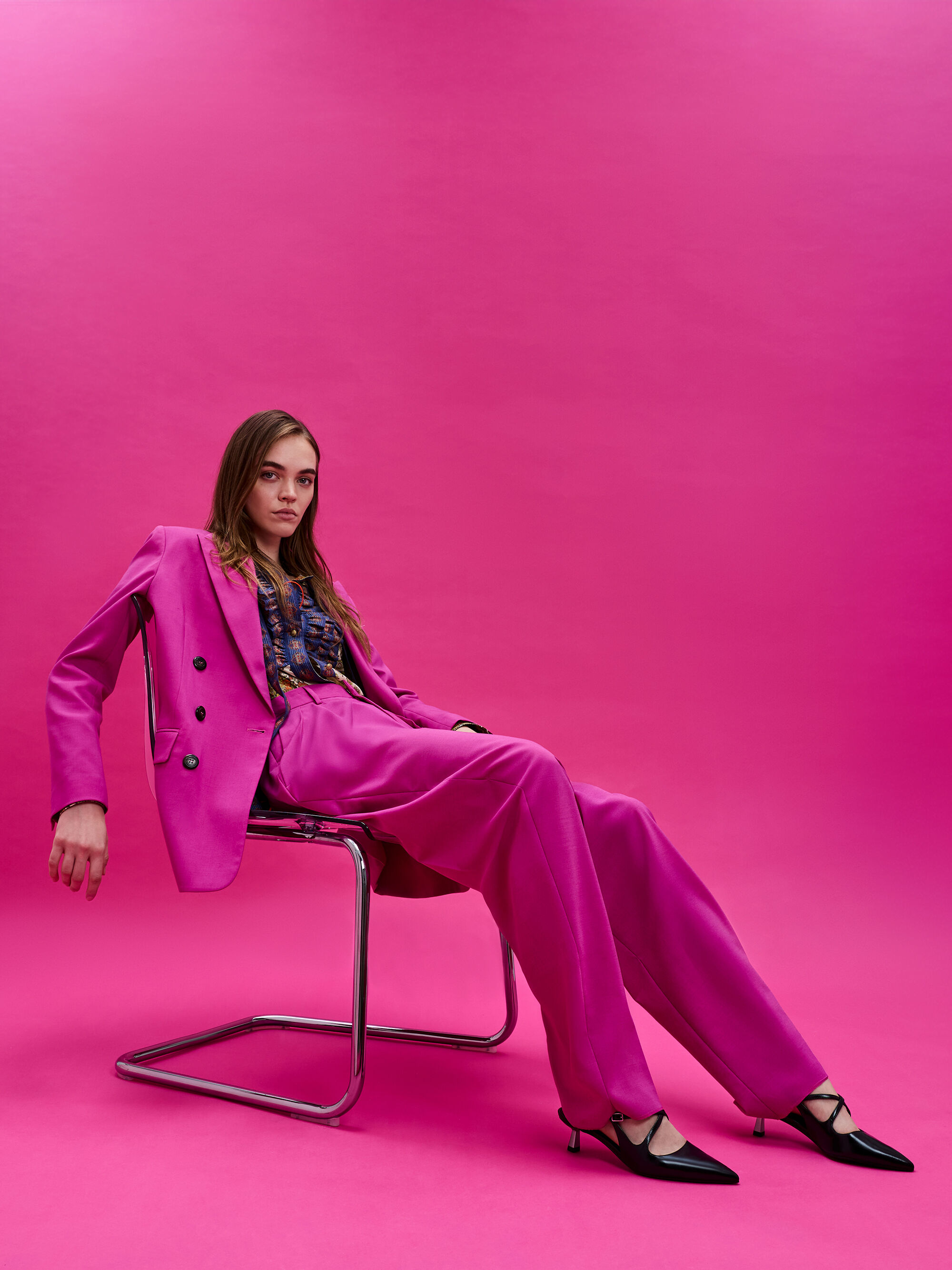 ポインテッドトゥ クロスオーバースリングバックキトゥンヒール