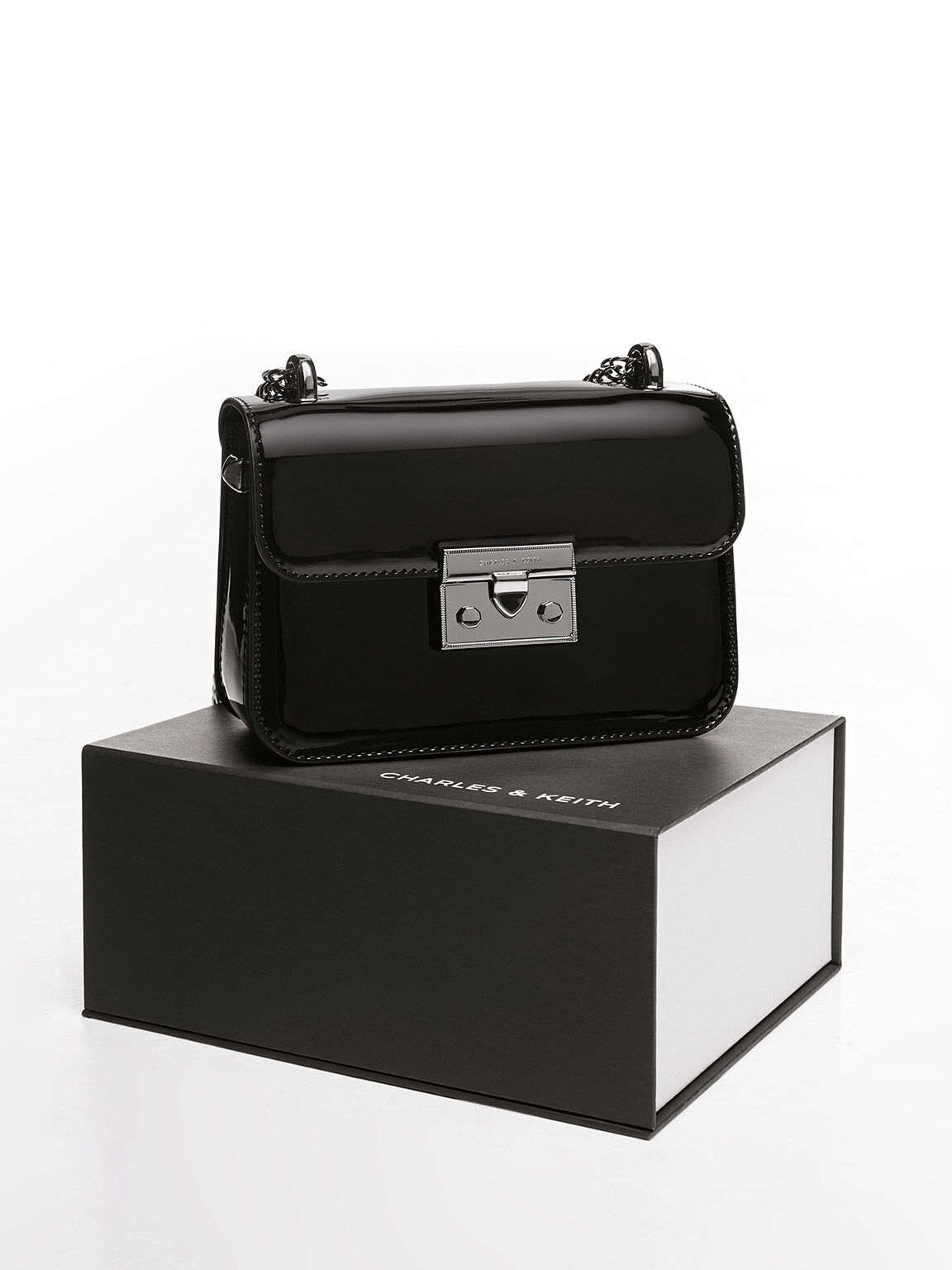 Alia アリア パテントチェーンストラップ クロスボディバッグ, ブラック, hi-res