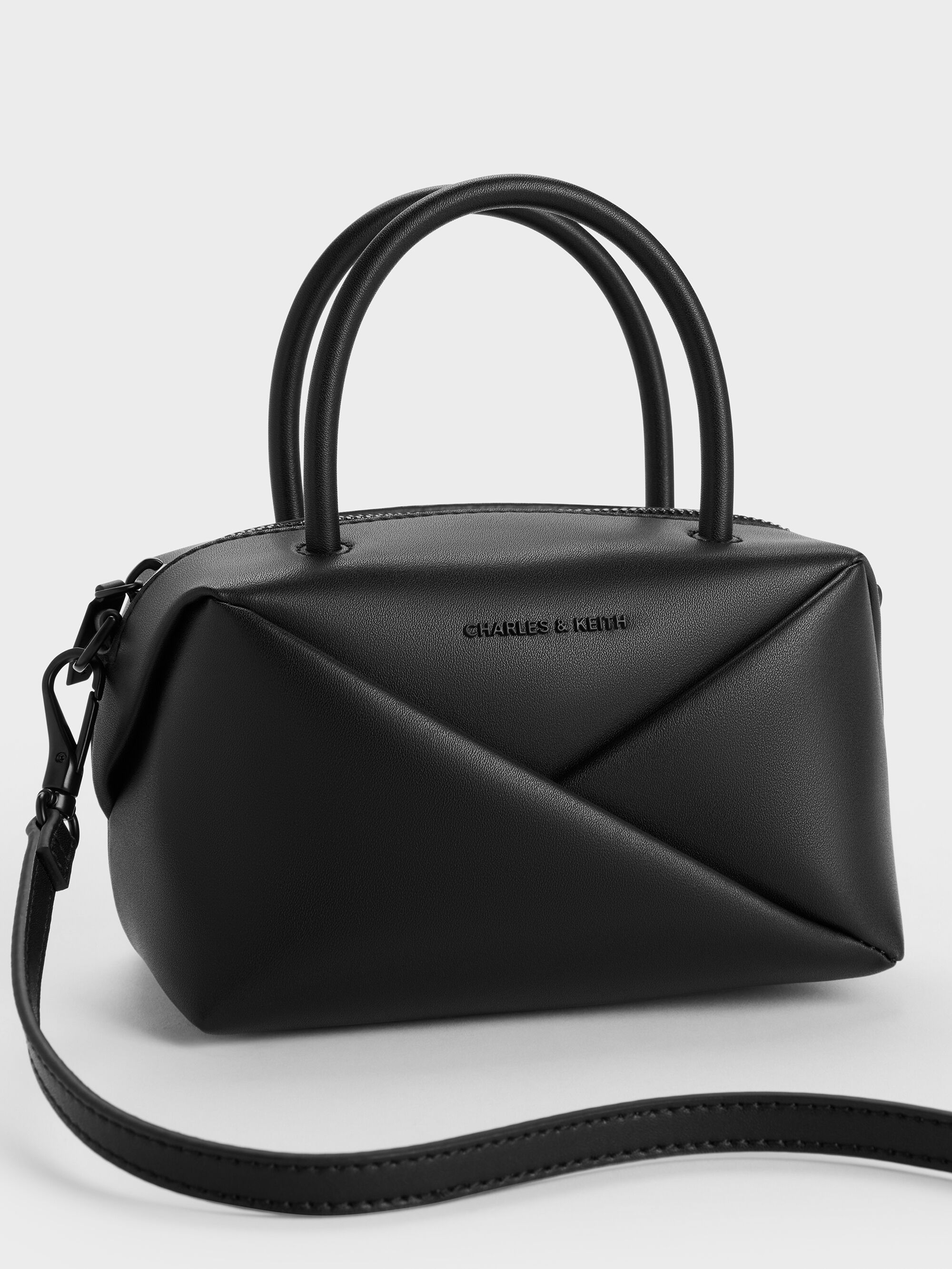 ハンドバッグ(レディース) - ブラック | CHARLES & KEITH (チャールズ