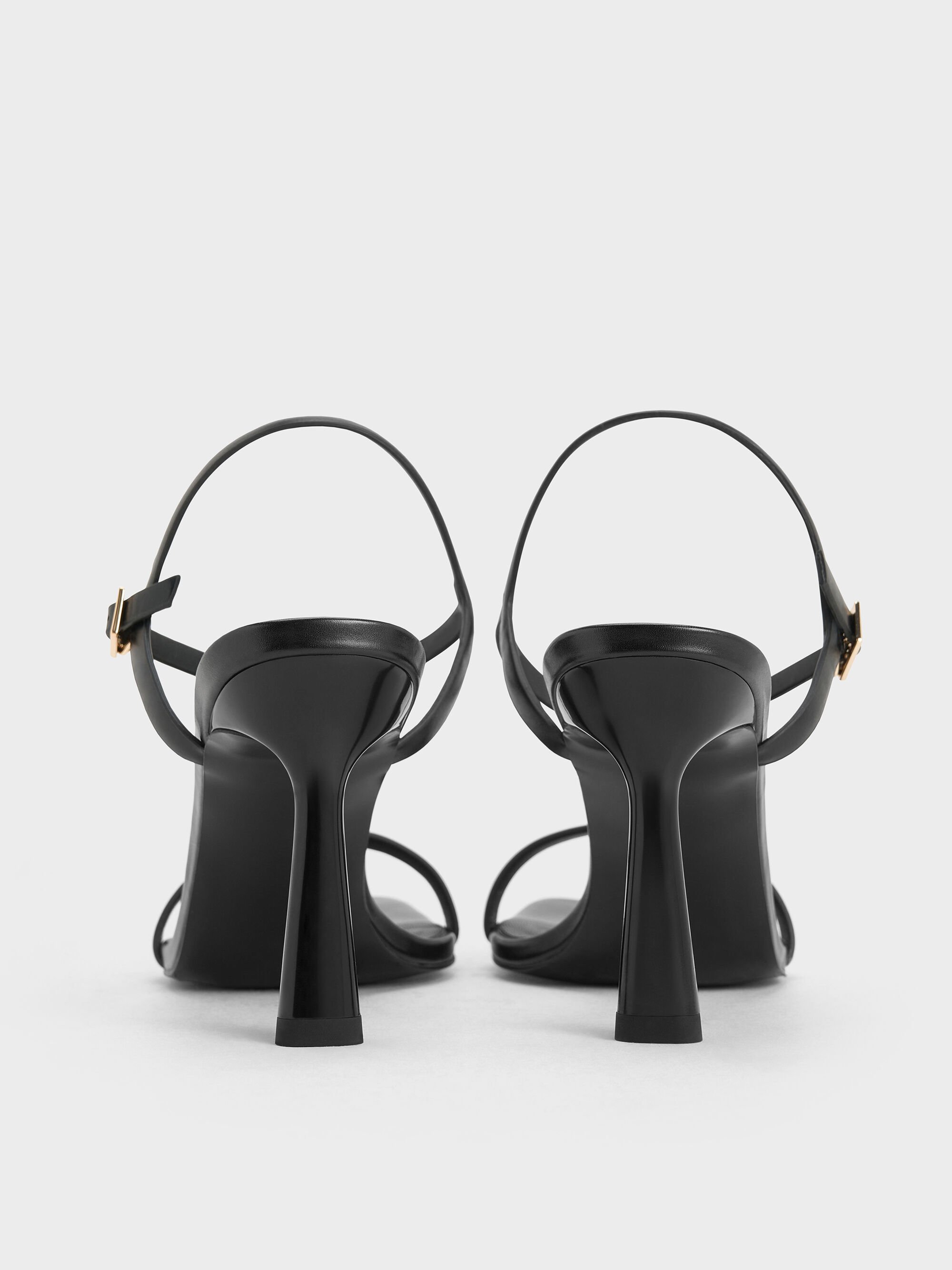 スクエアトゥ アンクルストラップヒールサンダル - ブラック | CHARLES