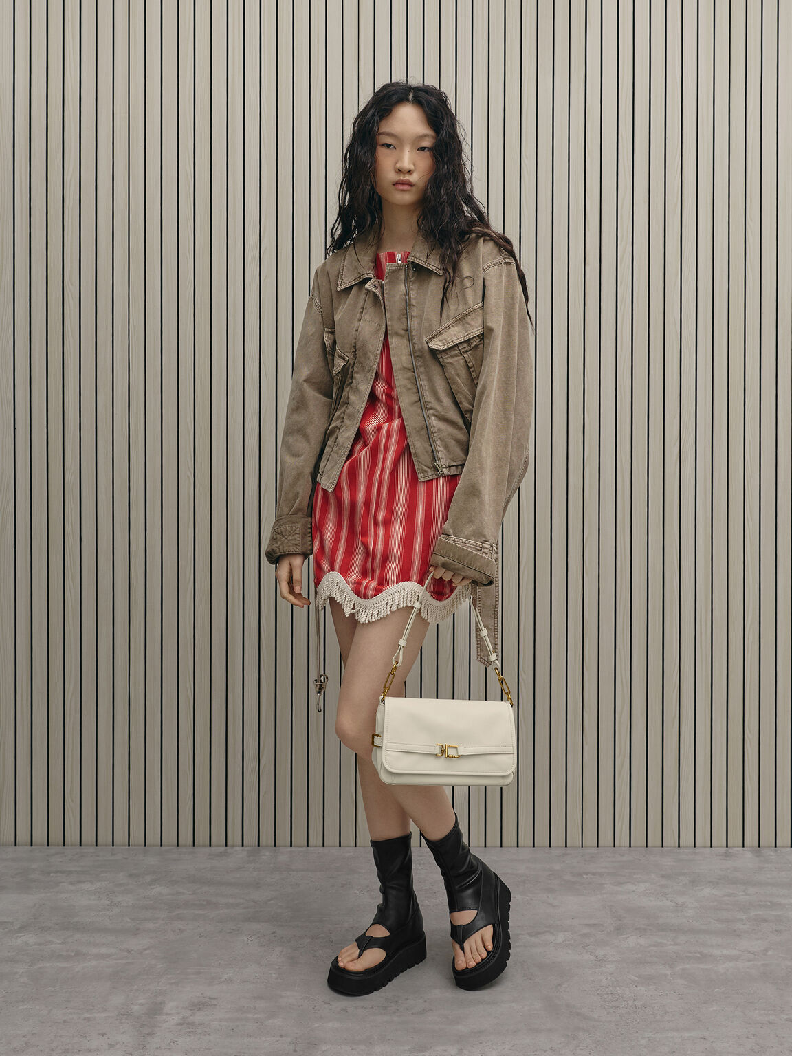 Gwynne グウィン メタリックバックル ベルトショルダーバッグ, クリーム, hi-res