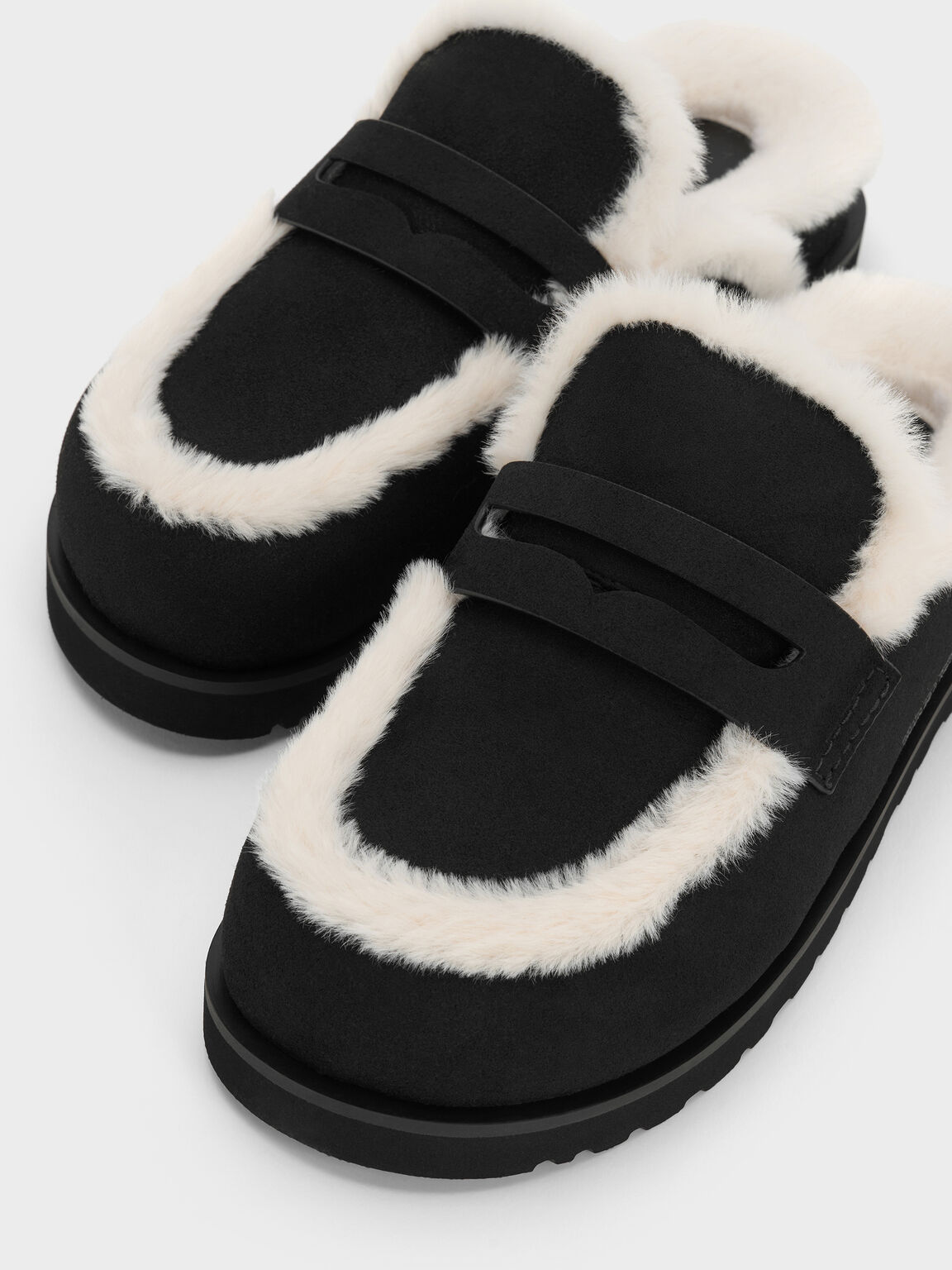 テクスチャー ファーフラットフォームミュール, ブラックテクスチャード, hi-res