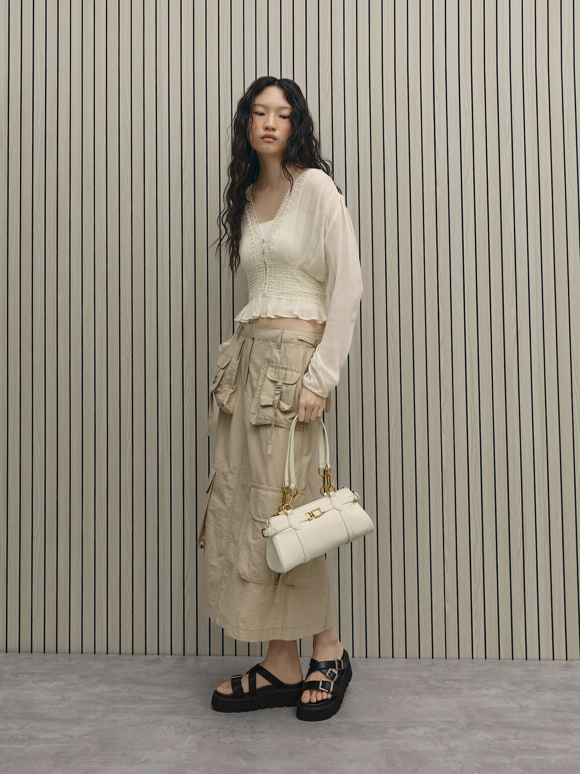 Gwynne グウィン メタリックアクセント イーロンゲイティド ショルダーバッグ, クリーム, hi-res