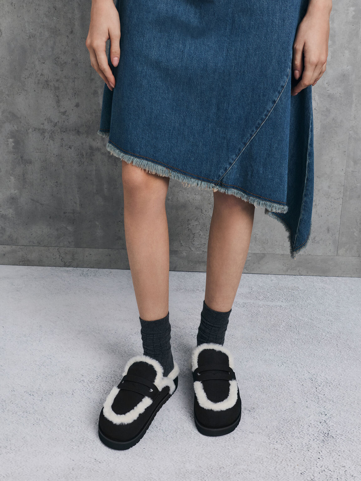 テクスチャー ファーフラットフォームミュール, ブラックテクスチャード, hi-res