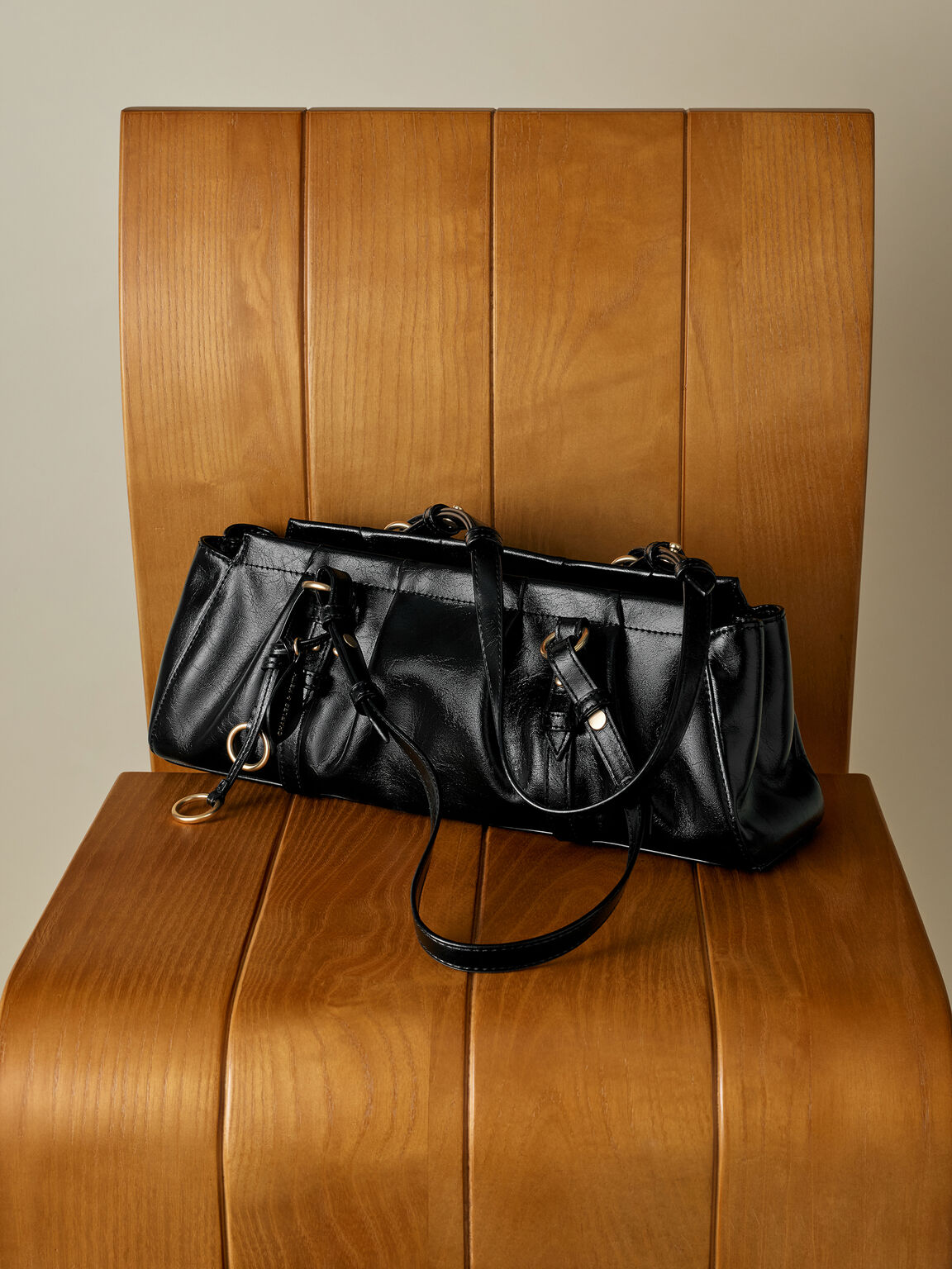 Britton ブリットン ルーシュドイロンゲイトショルダーバッグ, ブラック, hi-res