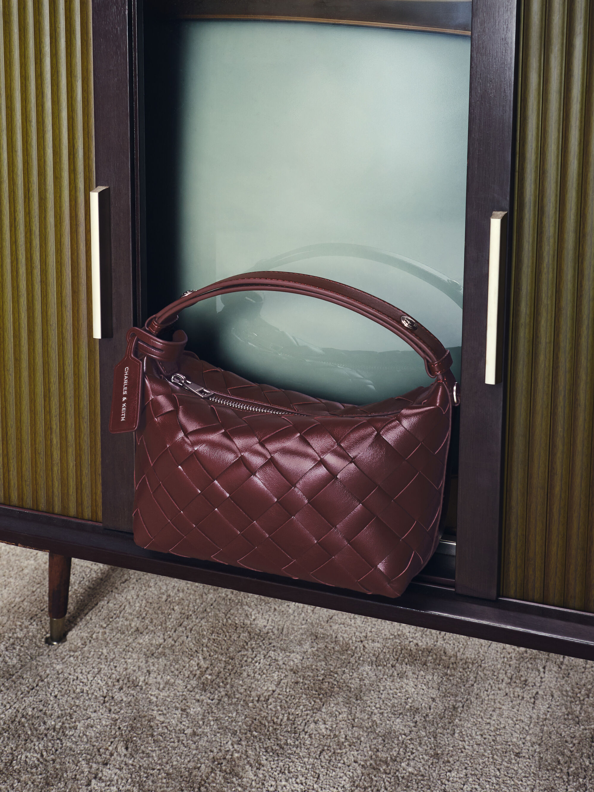 Ivette イヴェット ウーブンショルダーバッグ - ワインベリーレッド