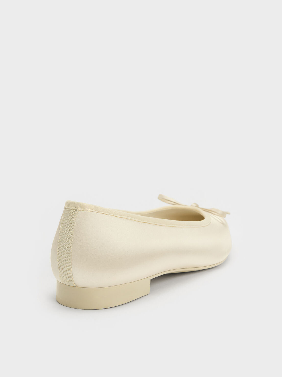 Briella ブリエラ サテンキャップトゥ フラット, クリーム, hi-res
