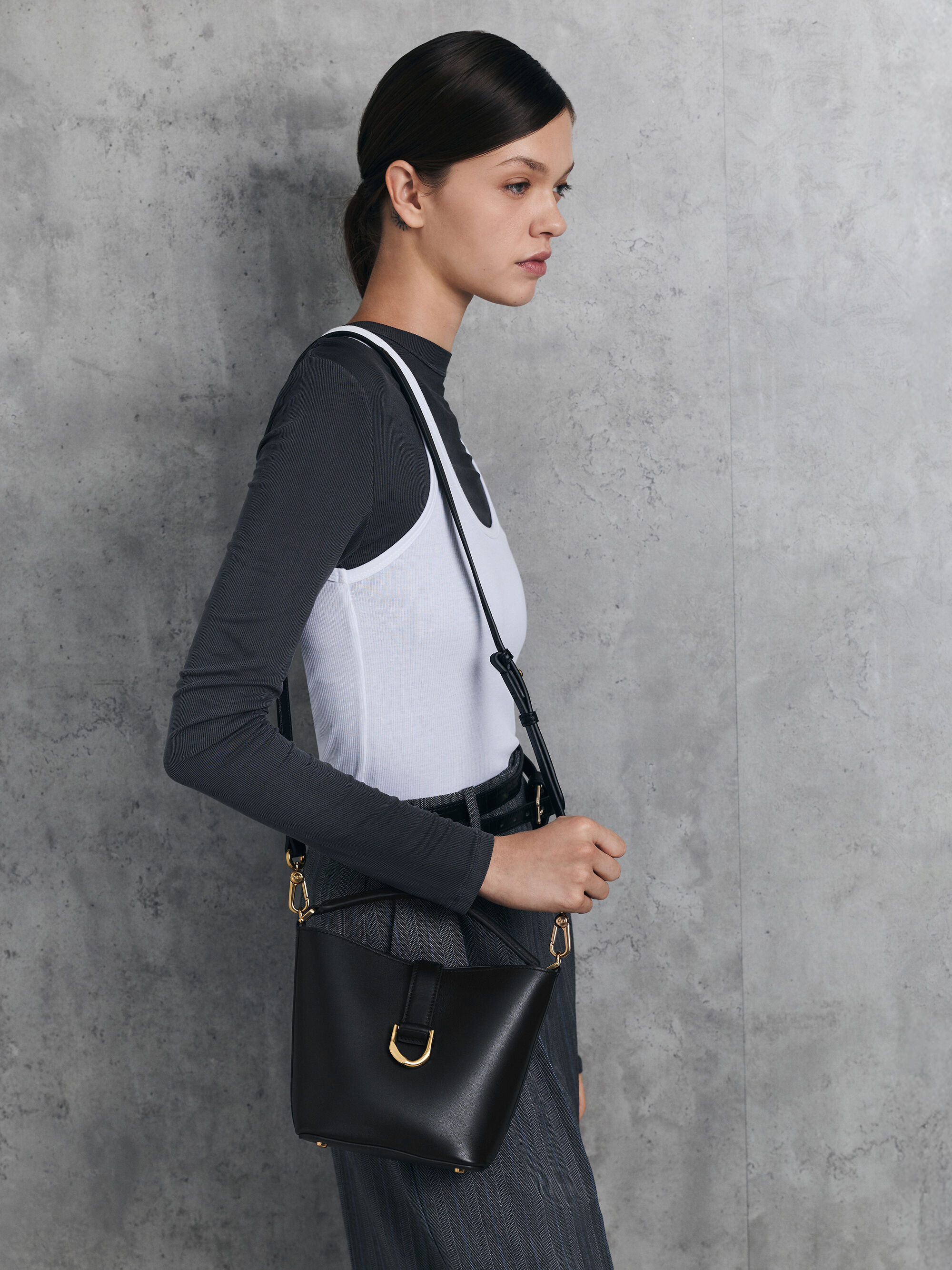Charles & Keith トップハンドルバケットバッグ / TOP HANDLE BUCKET 