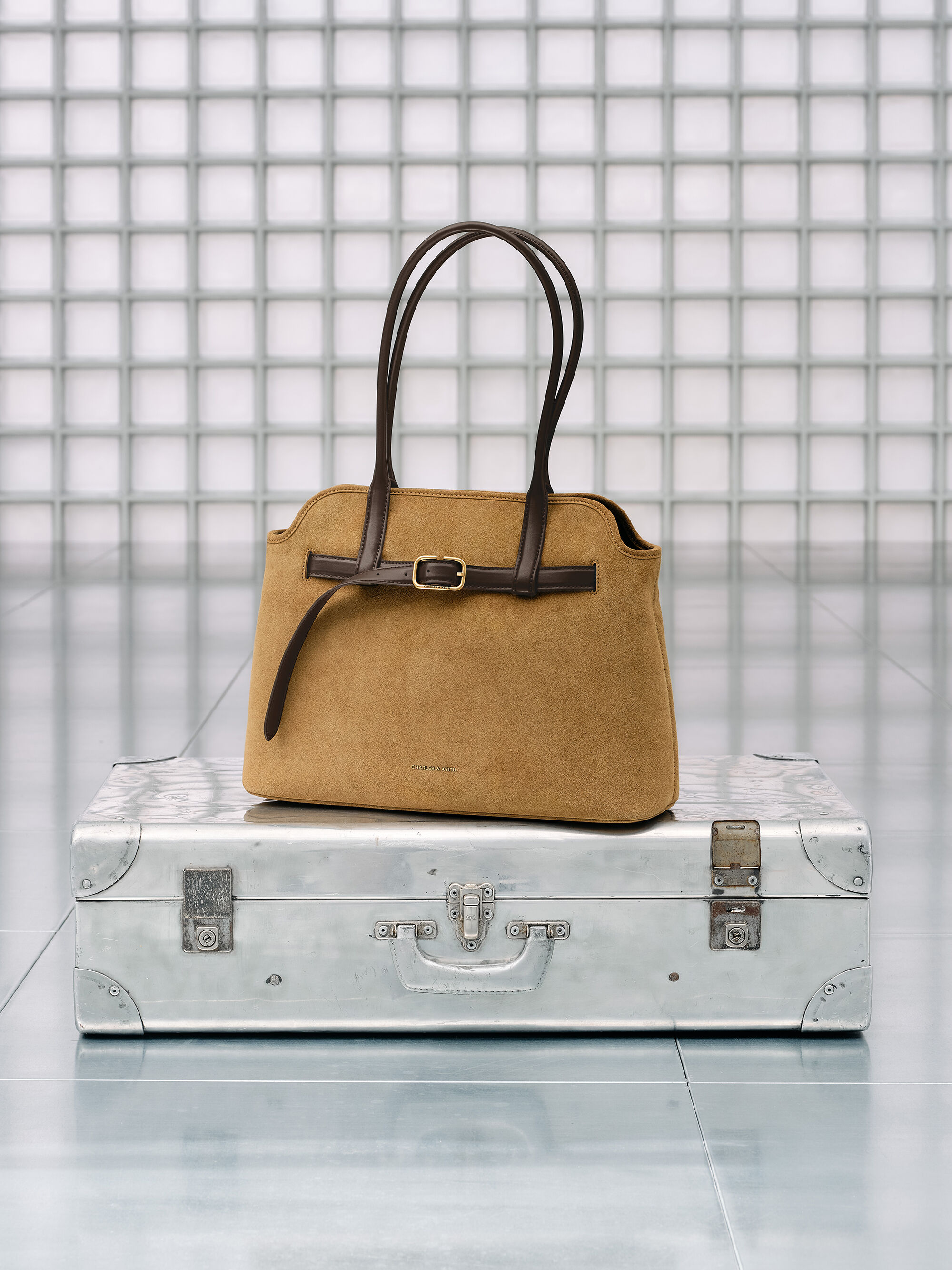 Victoria ヴィクトリア ベルトトラペーズトートバッグ - サハラサンド