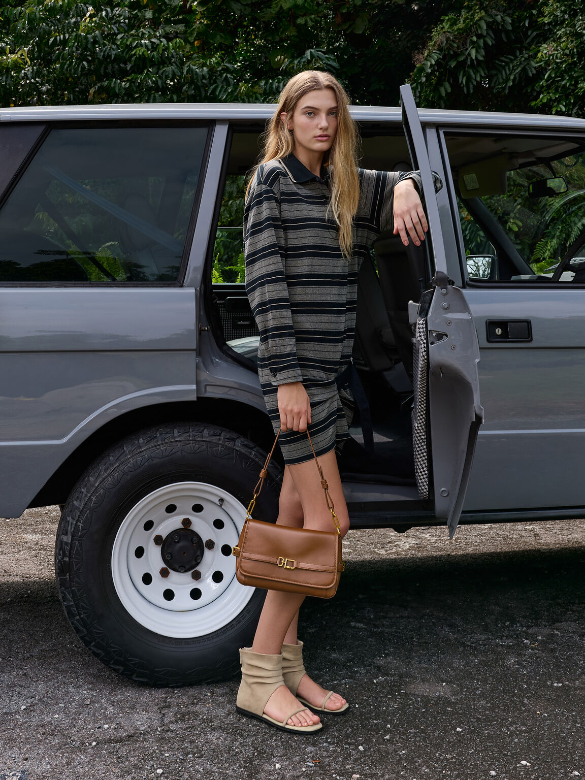 Gwynne グウィン メタリックバックル ベルトショルダーバッグ, チョコレート, hi-res