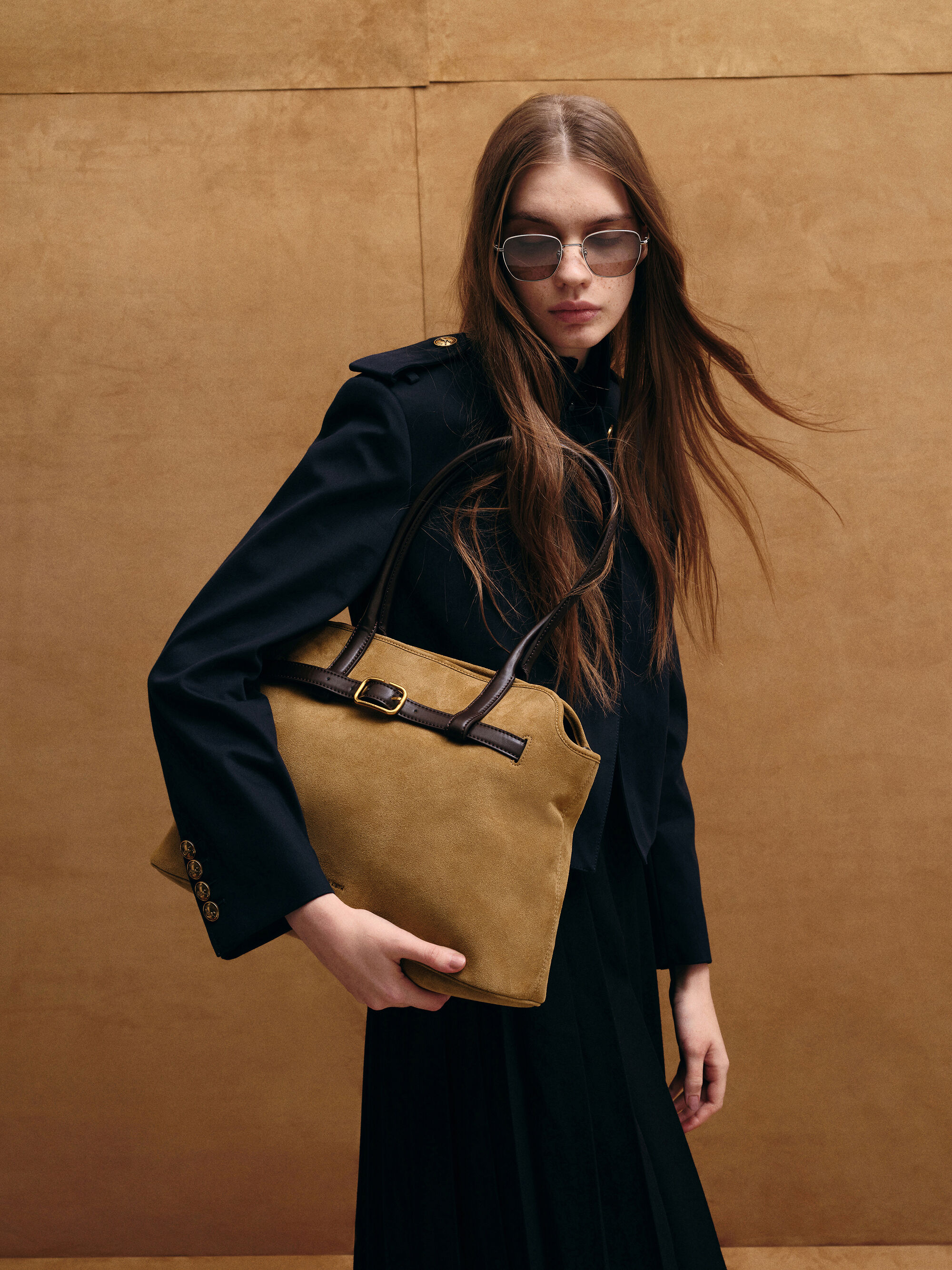 Victoria ヴィクトリア ベルトトラペーズトートバッグ - サハラサンド