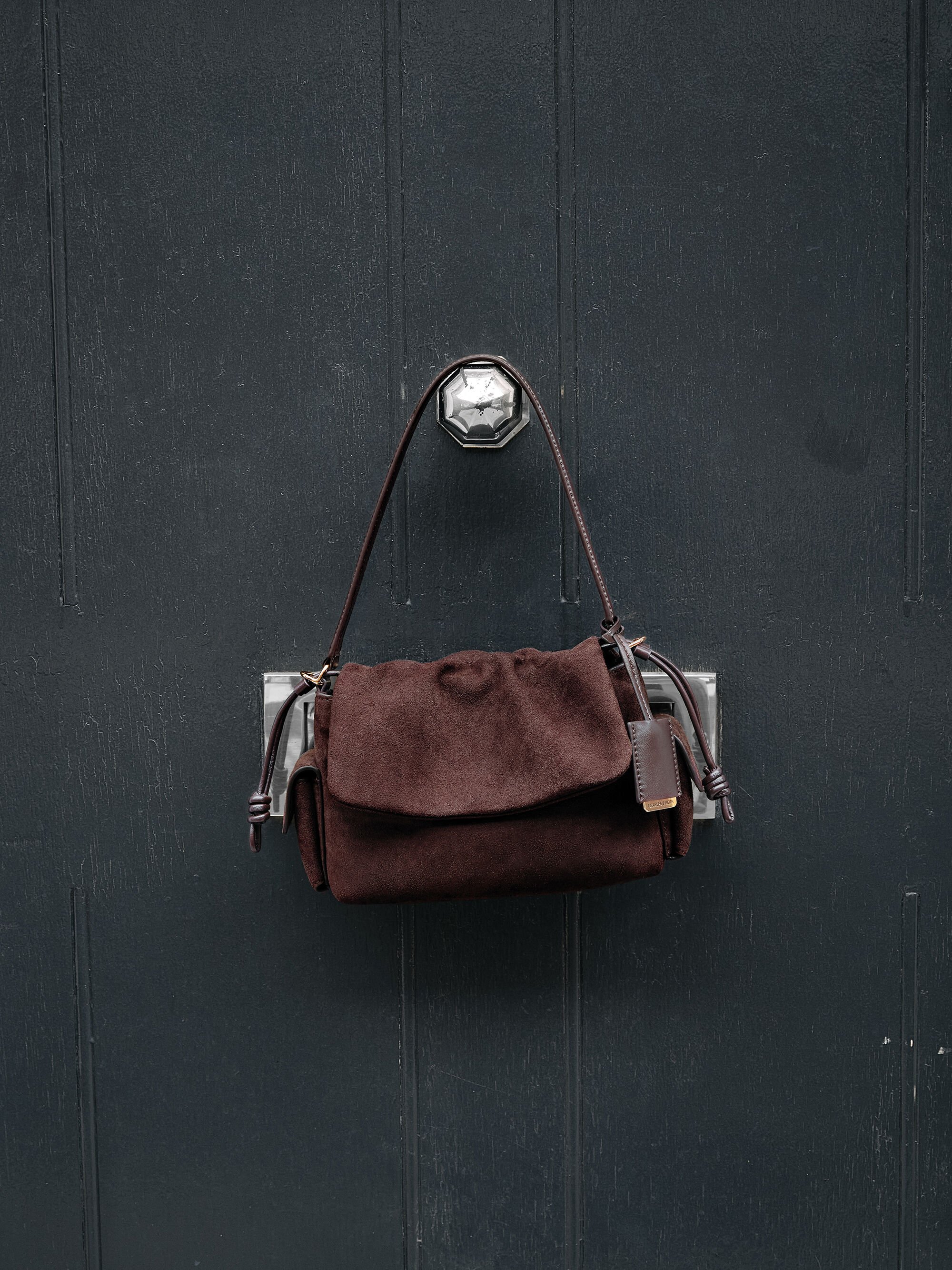 Khai カイ スエードルーシュドフラップサイドポケットトップハンドル