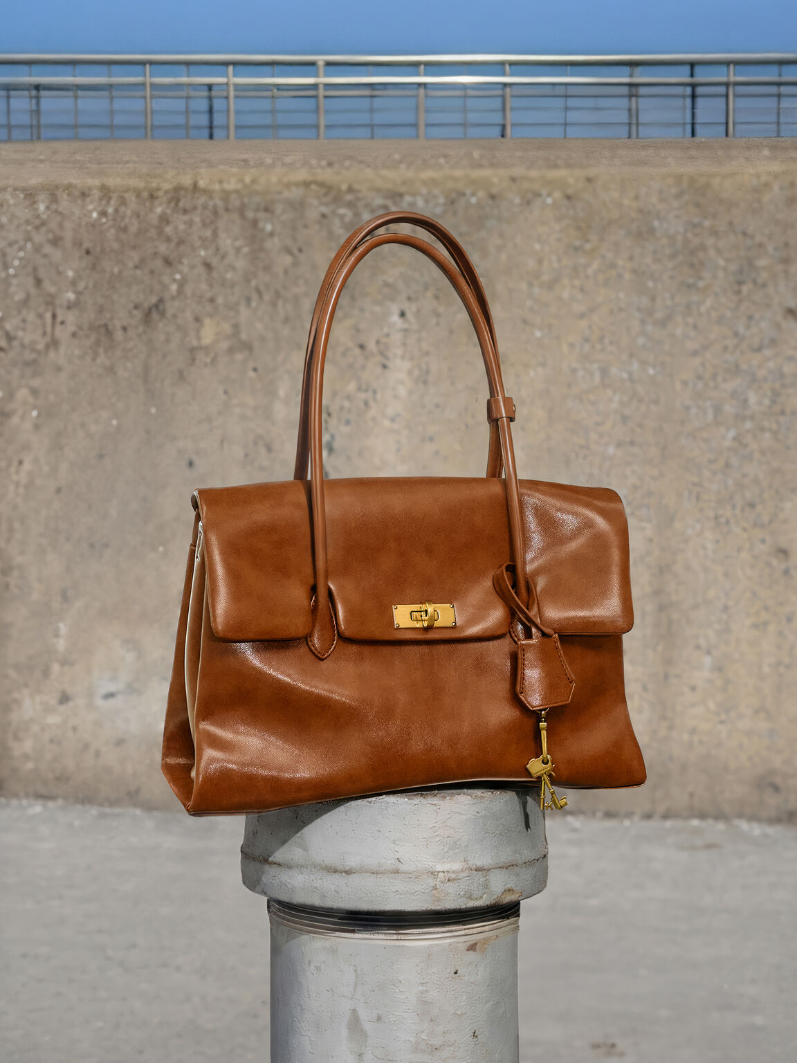 Kerry ケリー ターンロック ダブルハンドルトラペーズトートバッグ, ディストレスドタン, hi-res