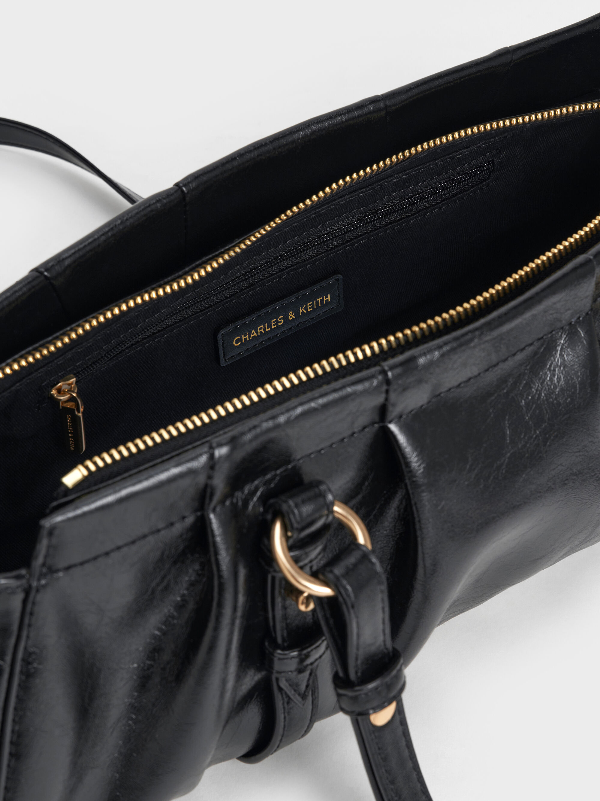 Britton ブリットン ルーシュドイロンゲイトショルダーバッグ