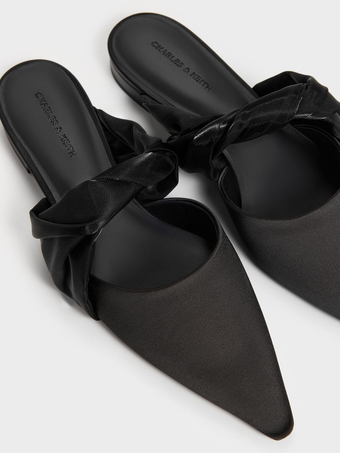 ツイステッドストラップ ポインテッドミュール, ブラックテクスチャード, hi-res