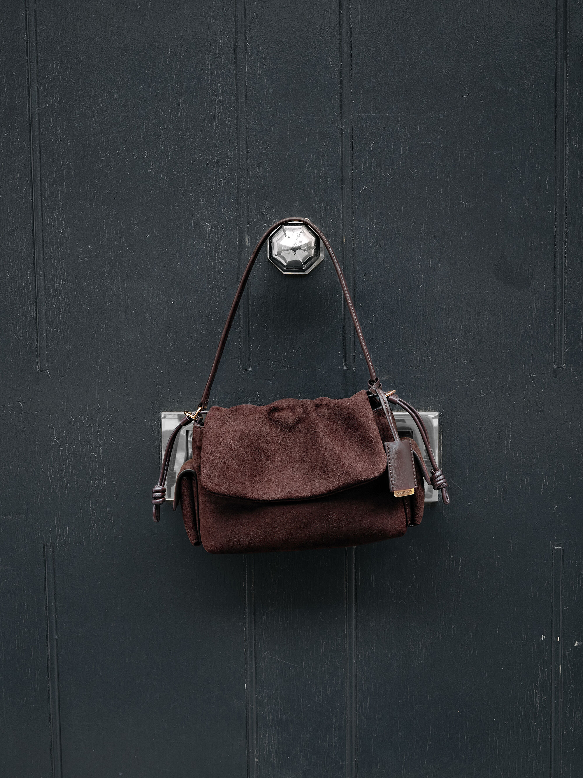 Khai カイ スエードルーシュドフラップサイドポケットトップハンドル